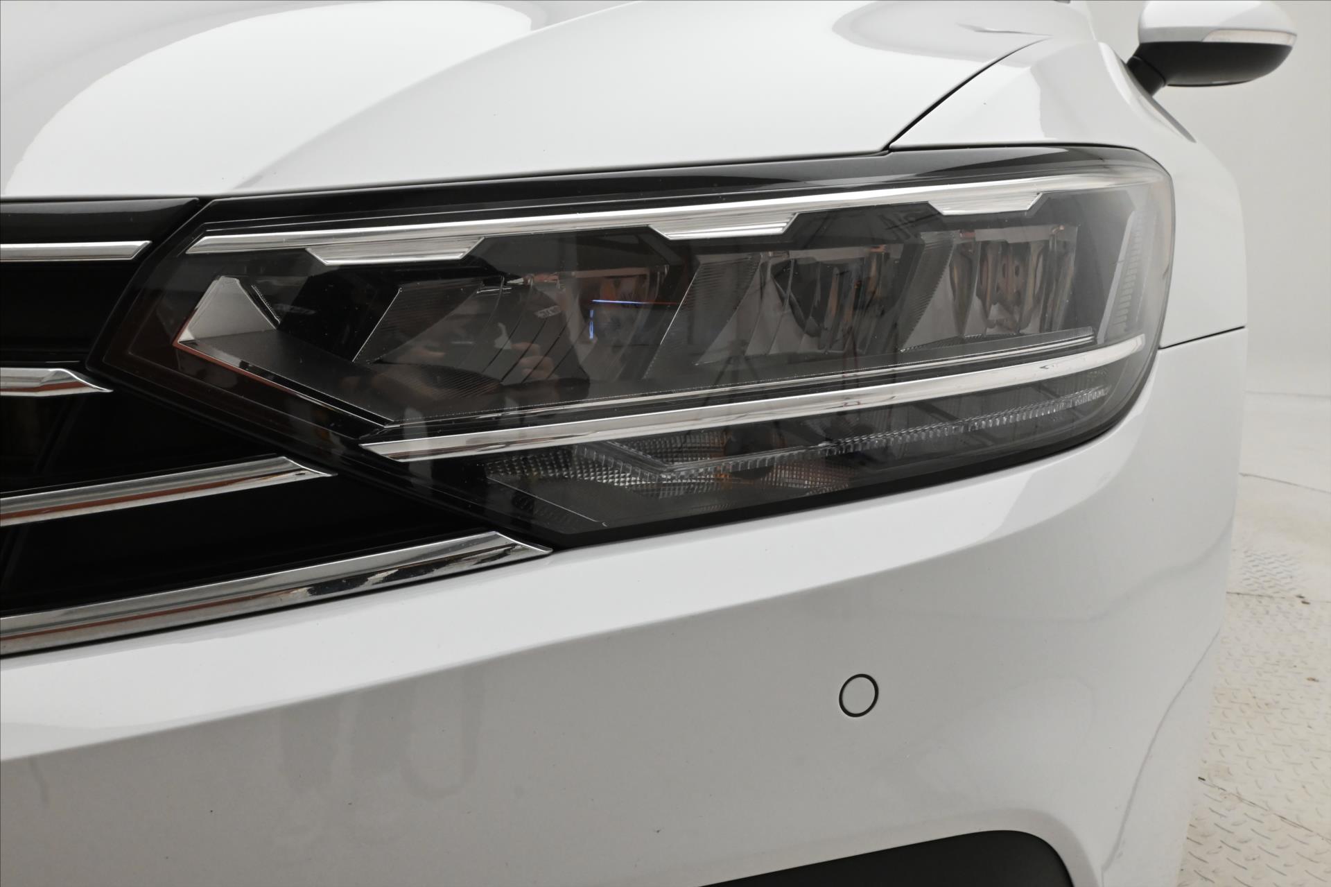 Hlavní fotografie vozu Volkswagen Passat 2,0 TDI 110 kW DSG Business Záruka až 5 let (30)