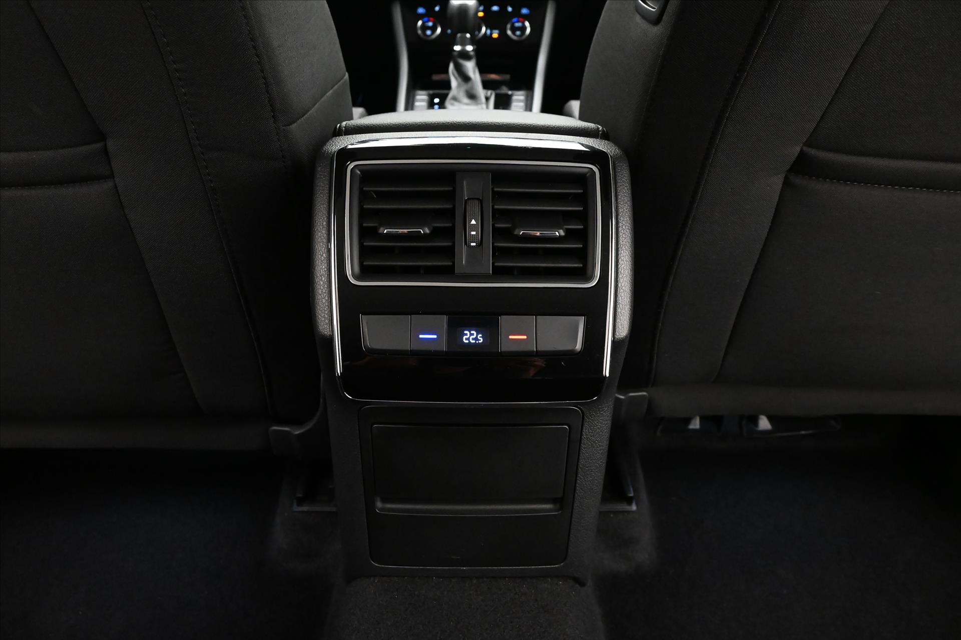Hlavní fotografie vozu Škoda Superb 2,0 TDI 110 kW DSG Style Záruka až 5 let (20)