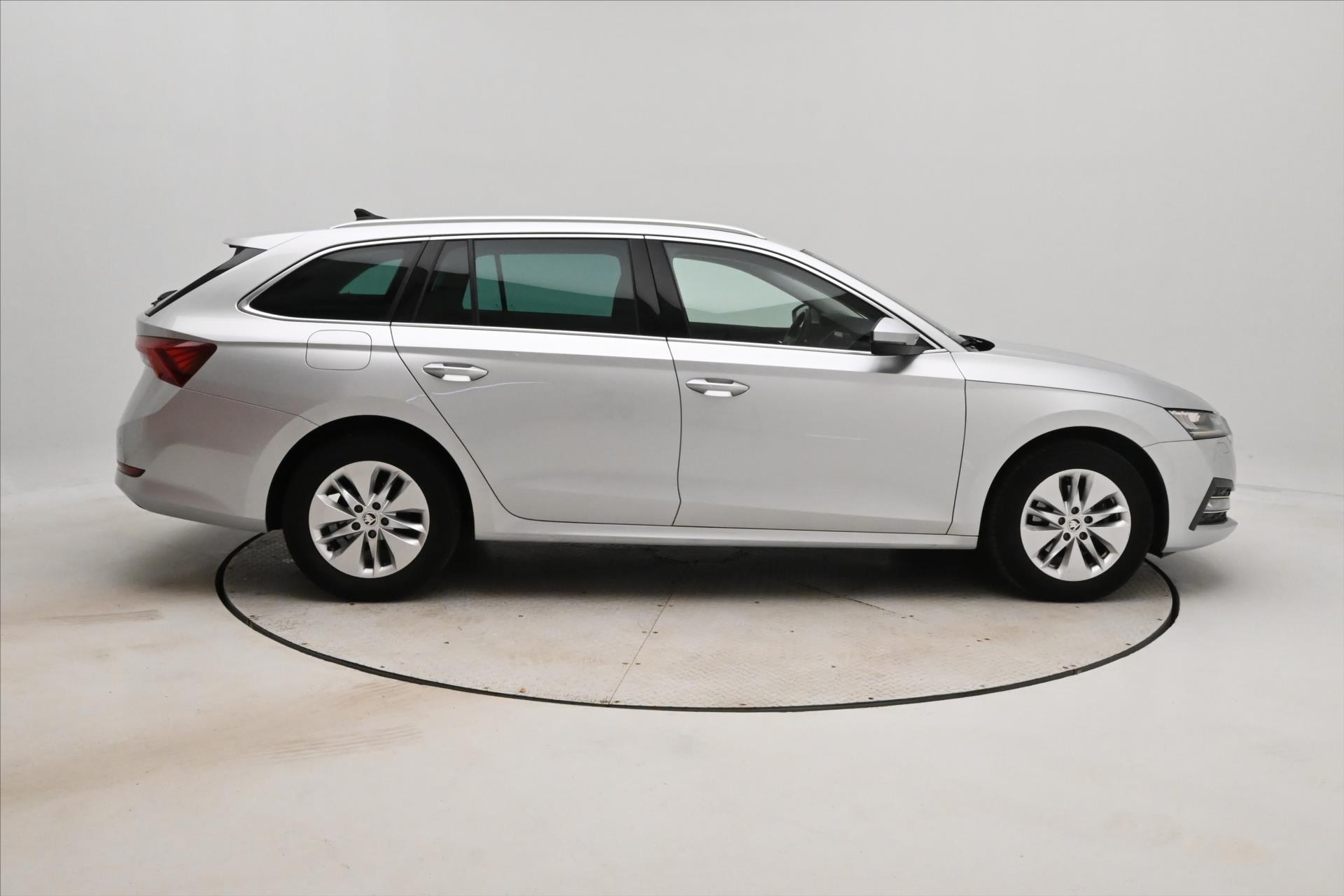 Hlavní fotografie vozu Škoda Octavia 2,0 TDI 110kW DSG Ambition Záruka až 5 let (4)