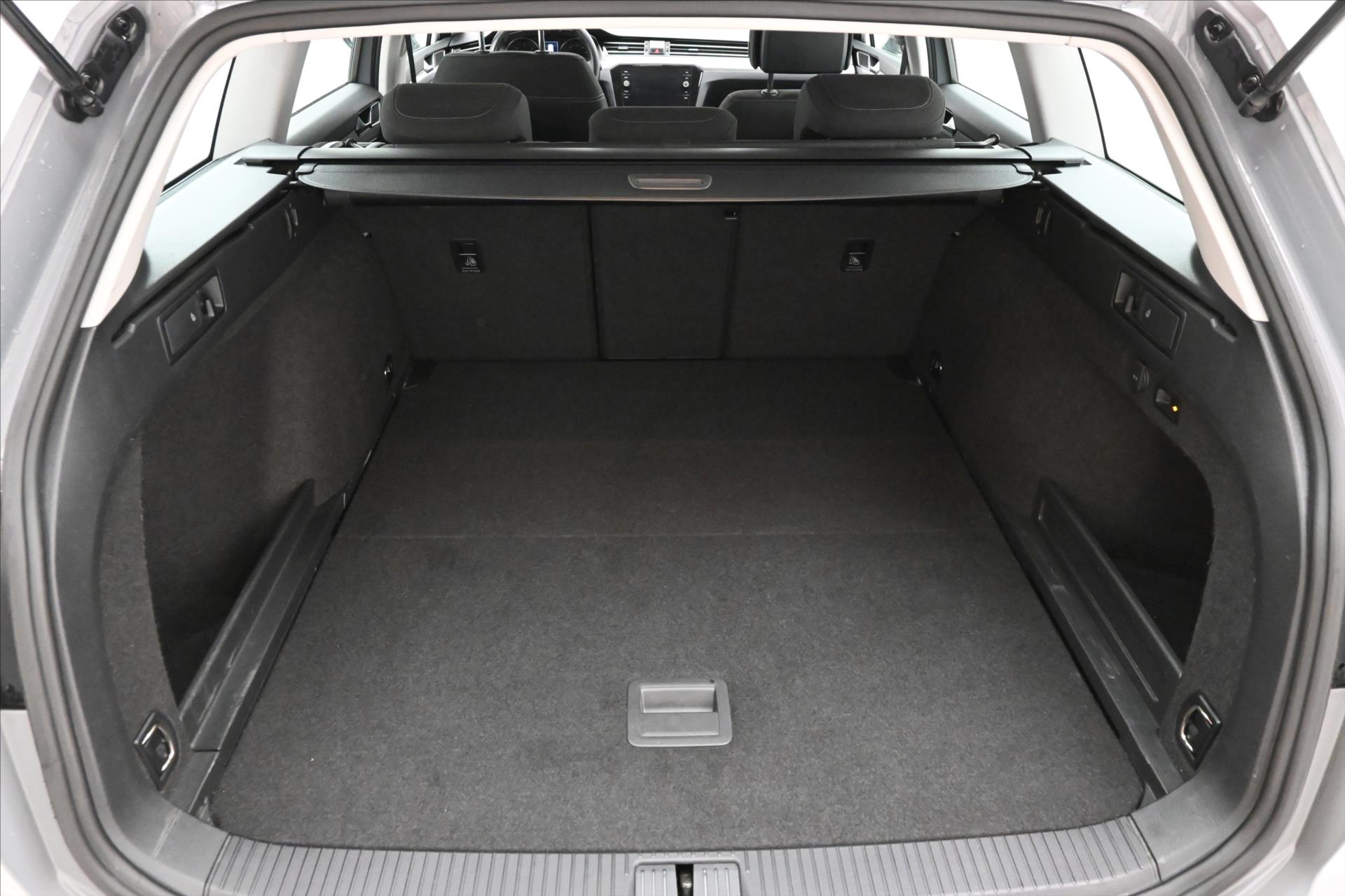 Hlavní fotografie vozu Volkswagen Passat 2,0 TDI 110 kW DSG Business Záruka až 5 let (10)