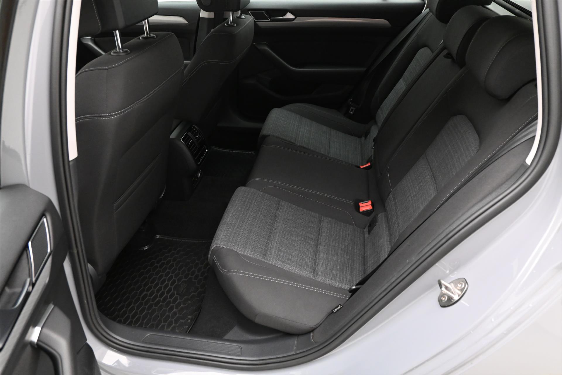 Hlavní fotografie vozu Volkswagen Passat 2,0 TDI 110 kW DSG Business Záruka až 5 let (14)