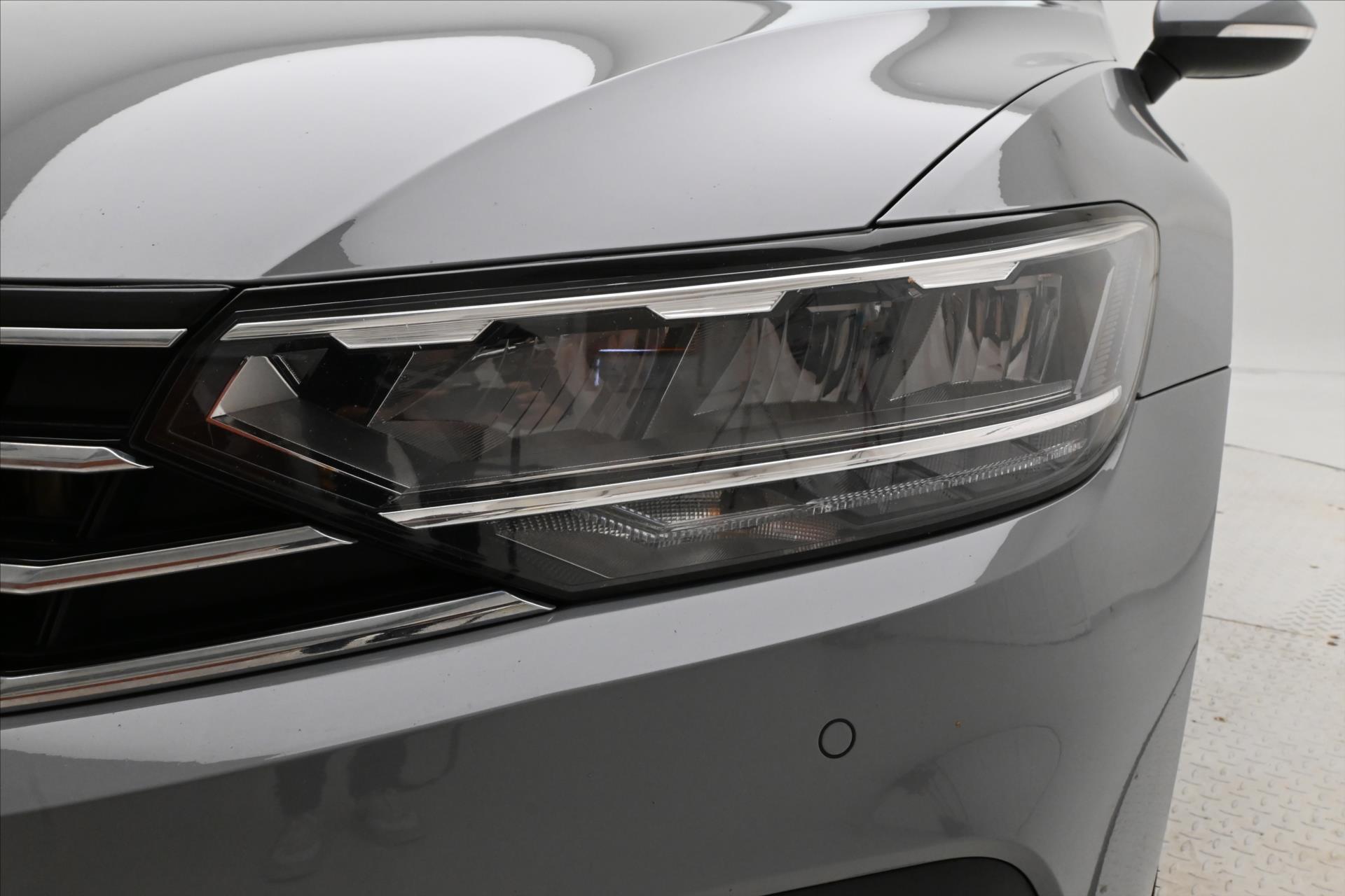 Hlavní fotografie vozu Volkswagen Passat 2,0 TDI 110 kW DSG Business Záruka až 5 let (30)