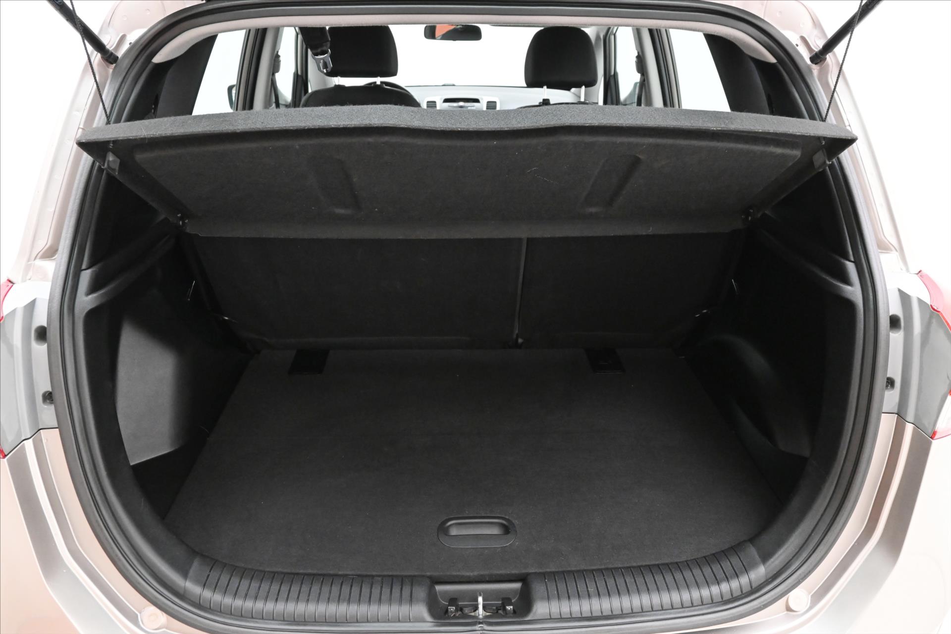 Hlavní fotografie vozu Hyundai ix20 1,4 CVVT 66 KW KLIMA Záruka až 5 let (10)