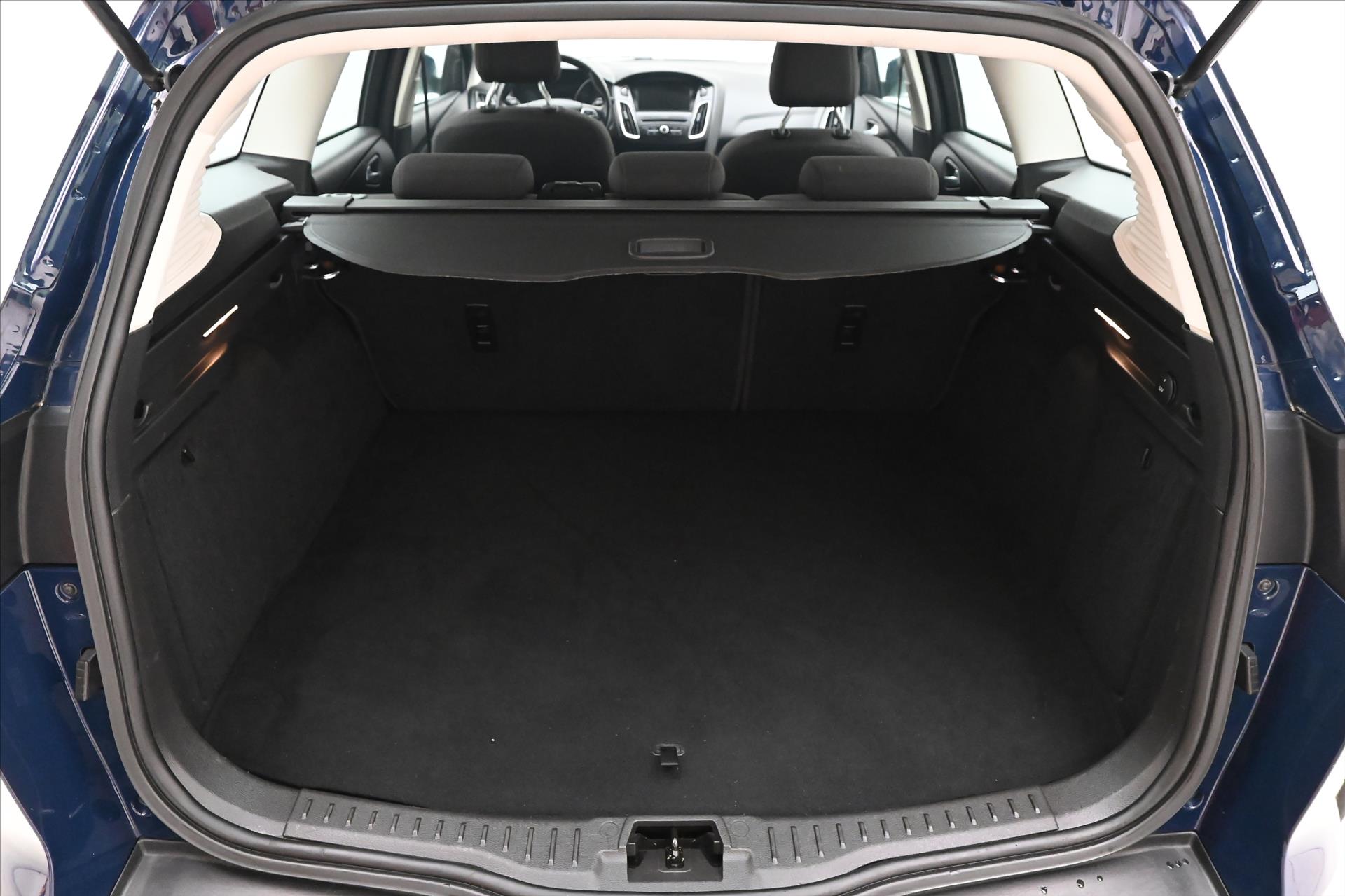 Hlavní fotografie vozu Ford Focus 1,0 EcoBoost 92 kW TAŽNÉ Záruka až 5 let (10)