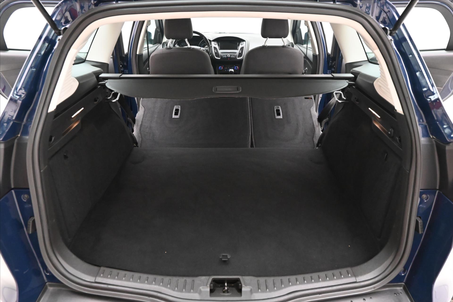 Hlavní fotografie vozu Ford Focus 1,0 EcoBoost 92 kW TAŽNÉ Záruka až 5 let (11)