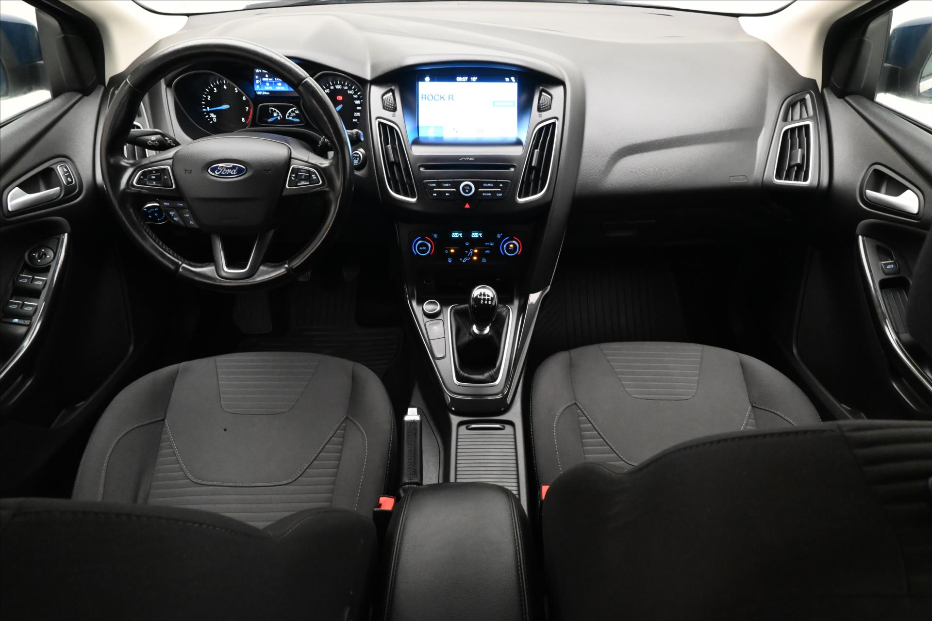 Hlavní fotografie vozu Ford Focus 1,0 EcoBoost 92 kW TAŽNÉ Záruka až 5 let (15)