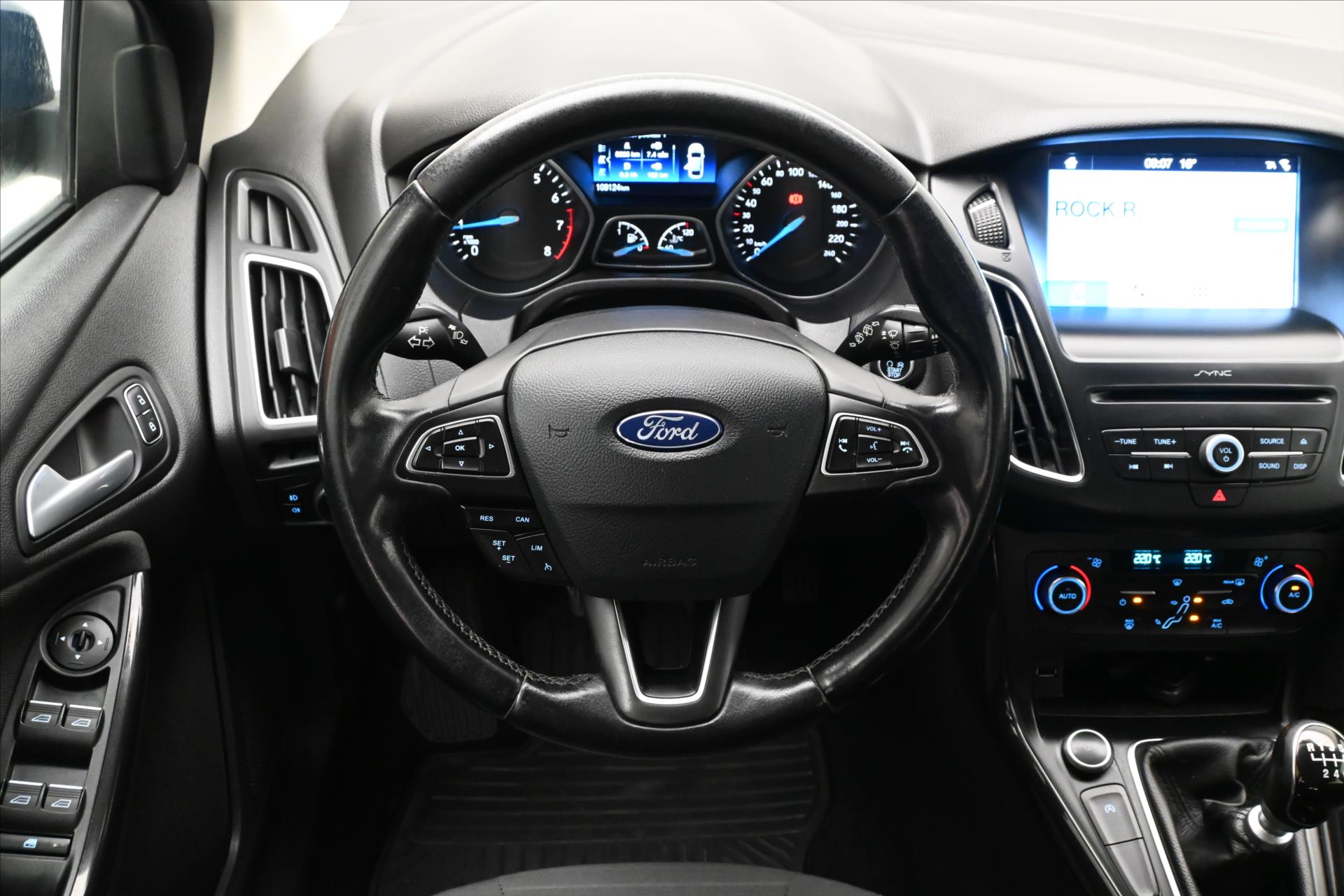 Hlavní fotografie vozu Ford Focus 1,0 EcoBoost 92 kW TAŽNÉ Záruka až 5 let (18)