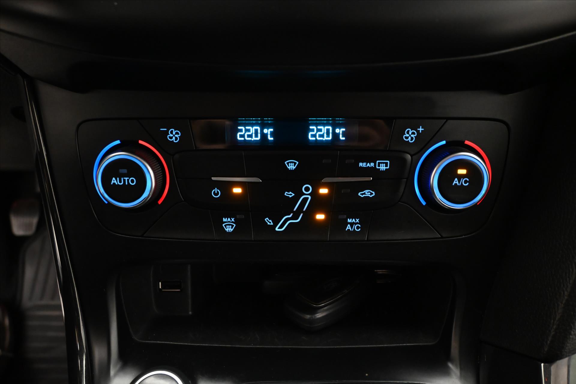 Hlavní fotografie vozu Ford Focus 1,0 EcoBoost 92 kW TAŽNÉ Záruka až 5 let (20)