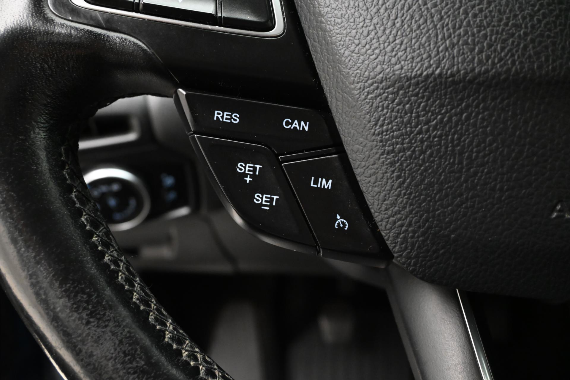 Hlavní fotografie vozu Ford Focus 1,0 EcoBoost 92 kW TAŽNÉ Záruka až 5 let (22)
