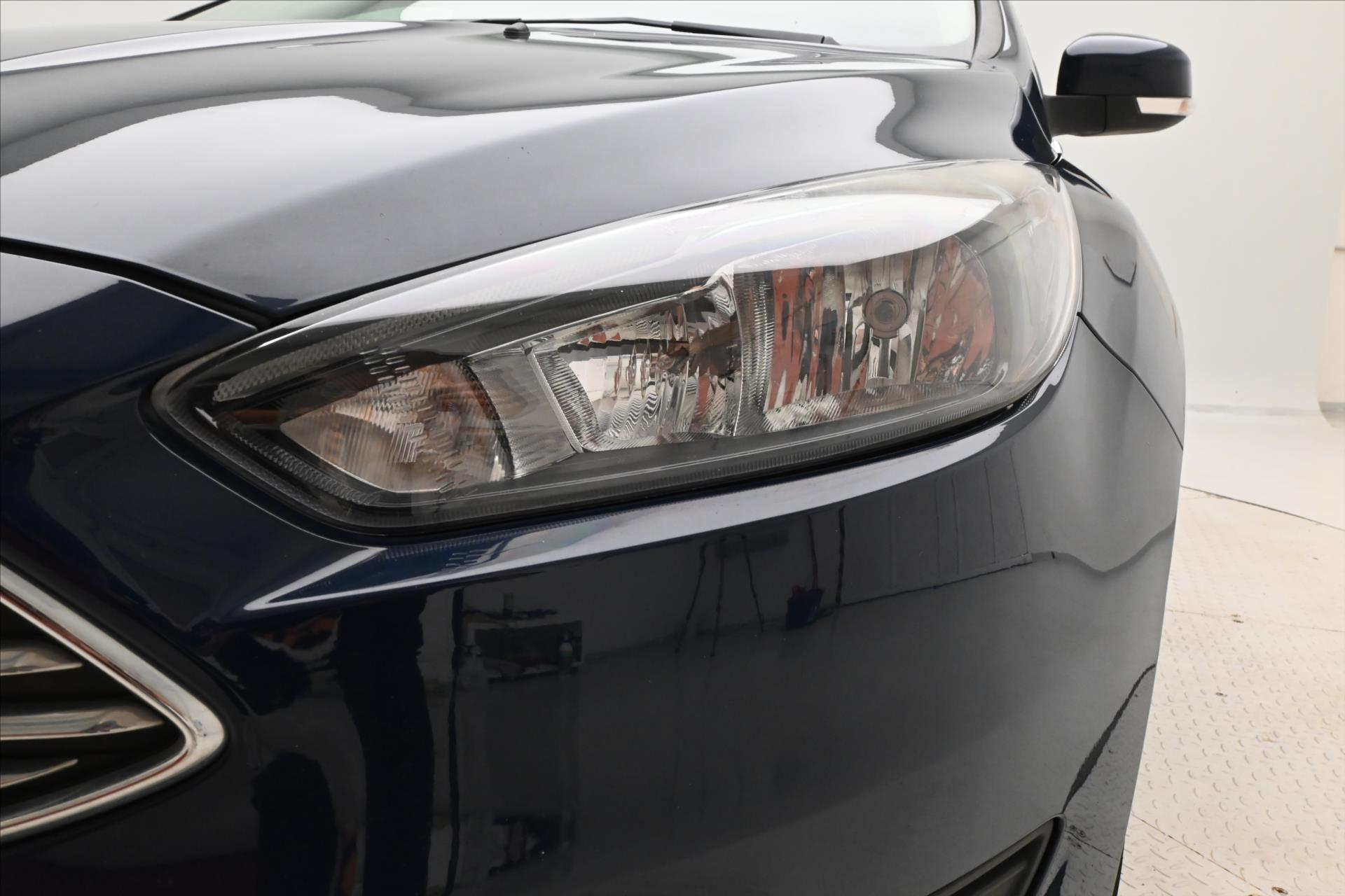 Hlavní fotografie vozu Ford Focus 1,0 EcoBoost 92 kW TAŽNÉ Záruka až 5 let (28)
