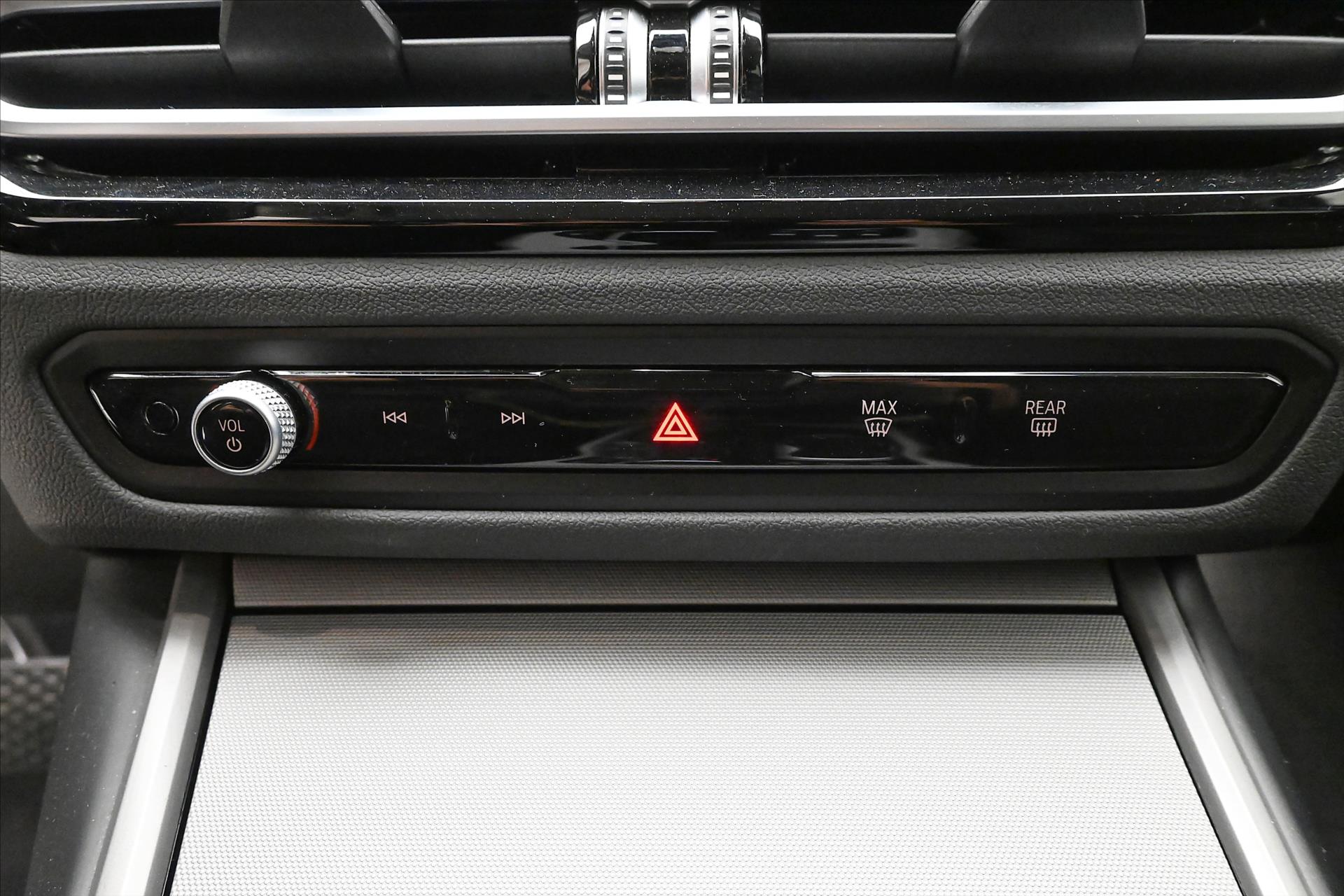Hlavní fotografie vozu BMW Řada 3 2,0 318d Facelift Záruka až 5 let (18)