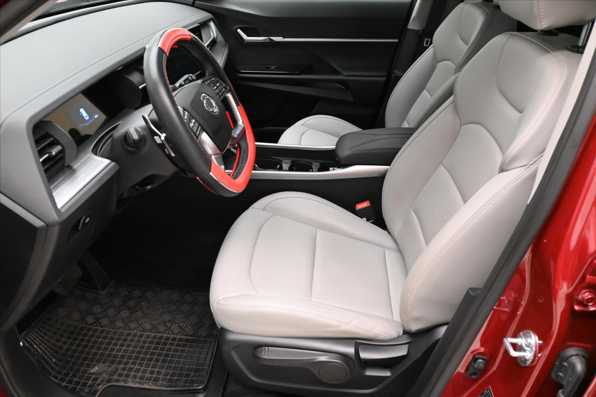 Hlavní fotografie vozu SsangYong Torres 1,5 T-GDI 120kW Automat Záruka až 5 let (9)