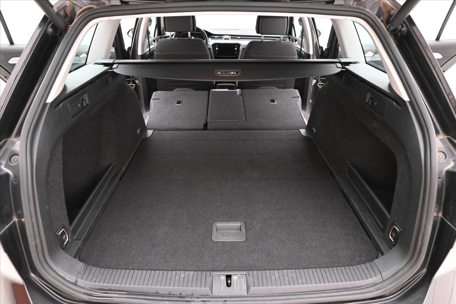 Hlavní fotografie vozu Volkswagen Passat 2,0 TDI 110kW DSG Business Záruka až 5 let (10)