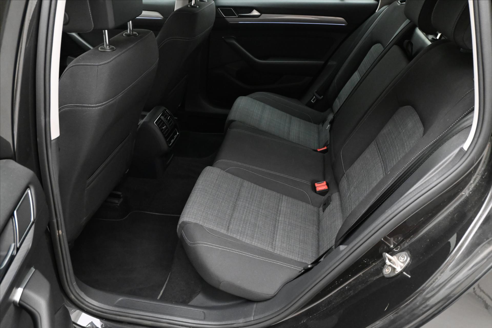 Hlavní fotografie vozu Volkswagen Passat 2,0 TDI 110kW DSG Business Záruka až 5 let (13)