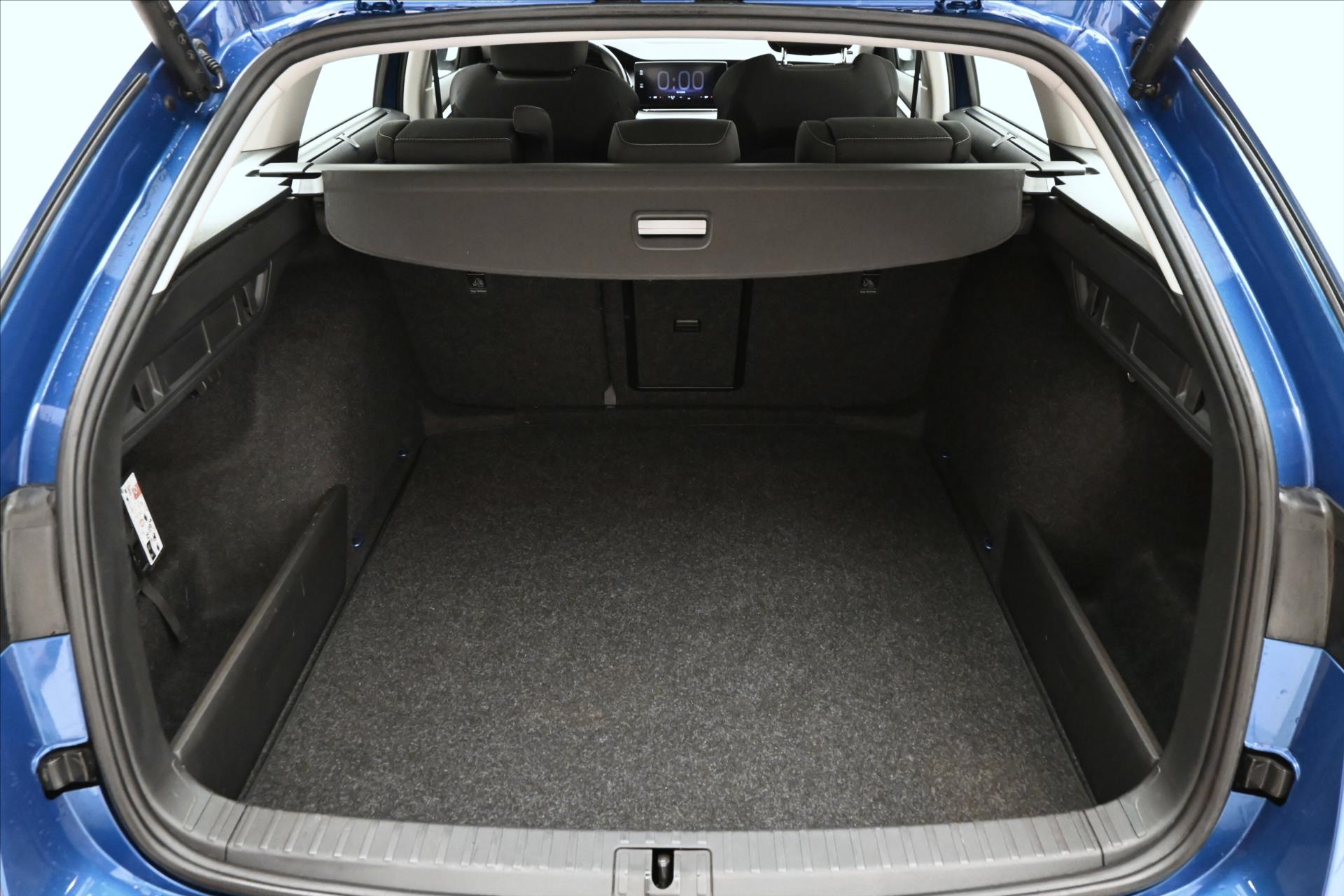 Hlavní fotografie vozu Škoda Octavia 2,0 TDI 110kW DSG Ambiente Záruka až 5 let (10)
