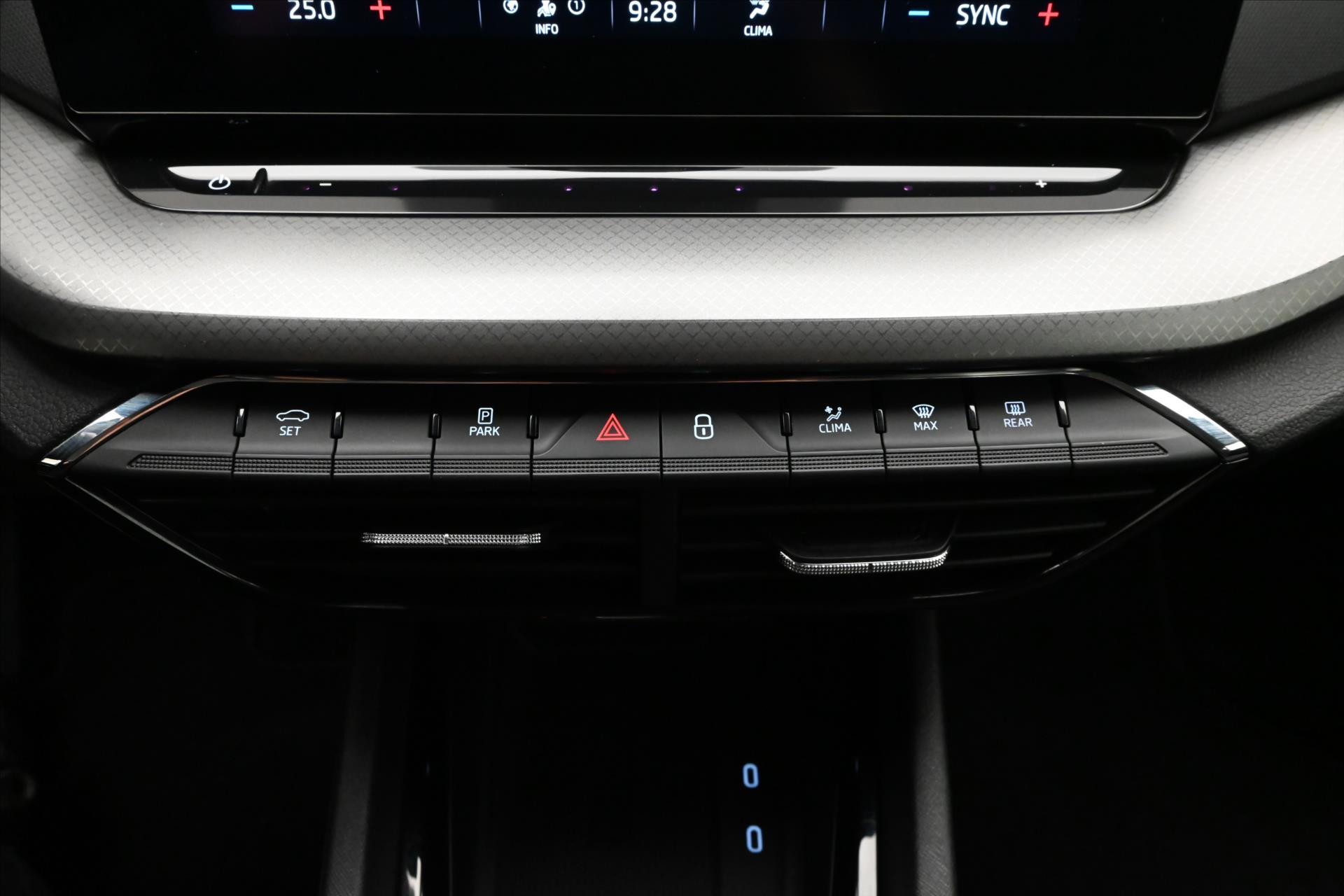 Hlavní fotografie vozu Škoda Octavia 2,0 TDI 110kW DSG Ambiente Záruka až 5 let (22)