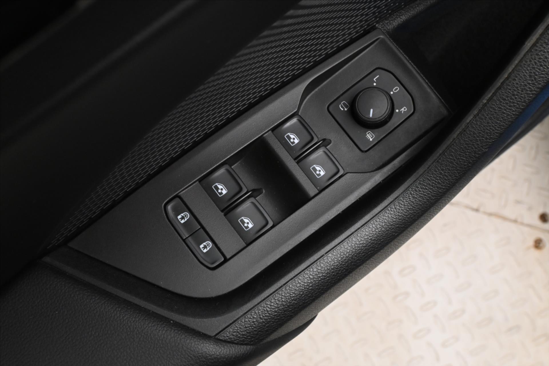 Hlavní fotografie vozu Škoda Octavia 2,0 TDI 110kW DSG Ambiente Záruka až 5 let (26)