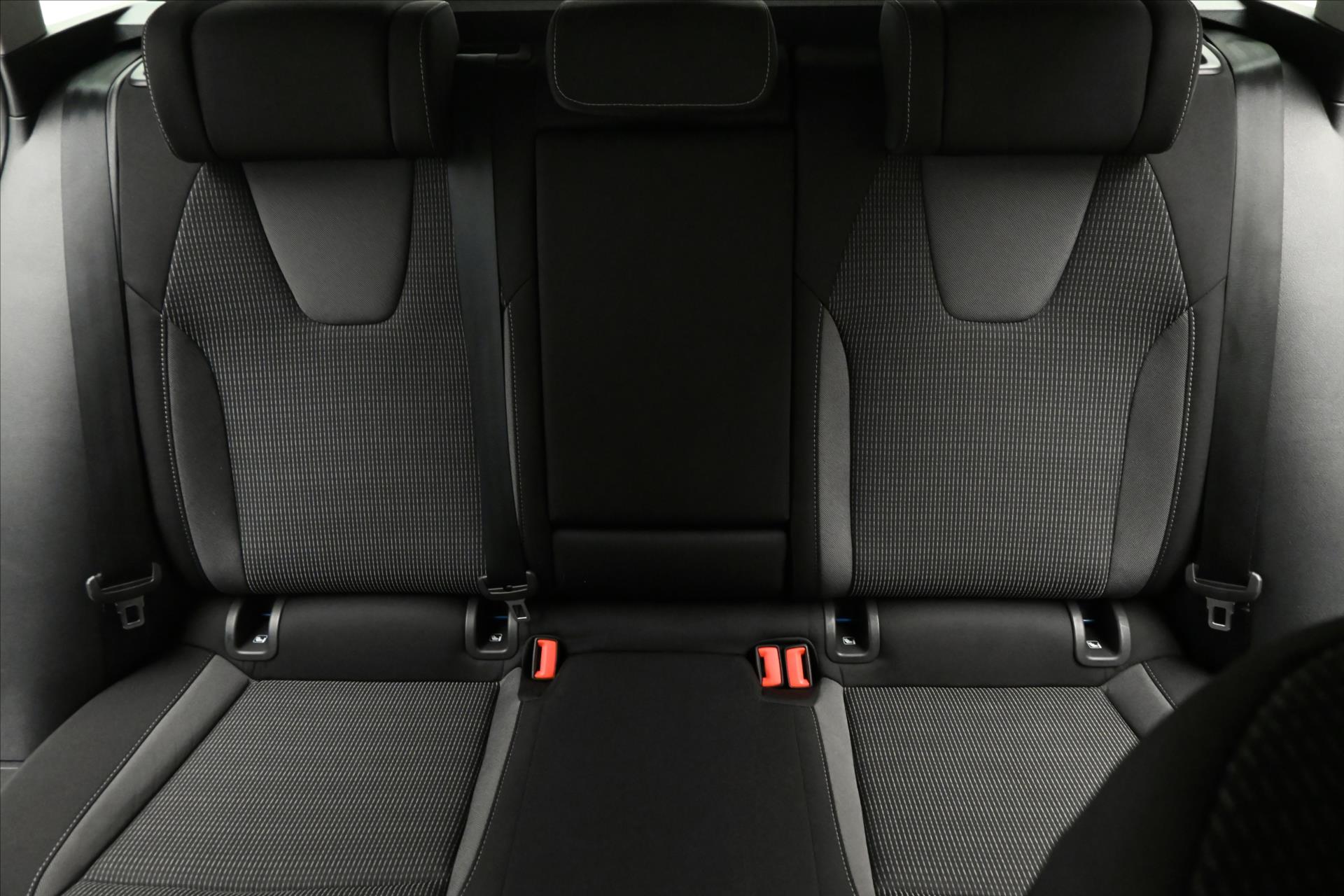 Hlavní fotografie vozu Škoda Octavia 2,0 TDI 110kW DSG Ambiente Záruka až 5 let (29)