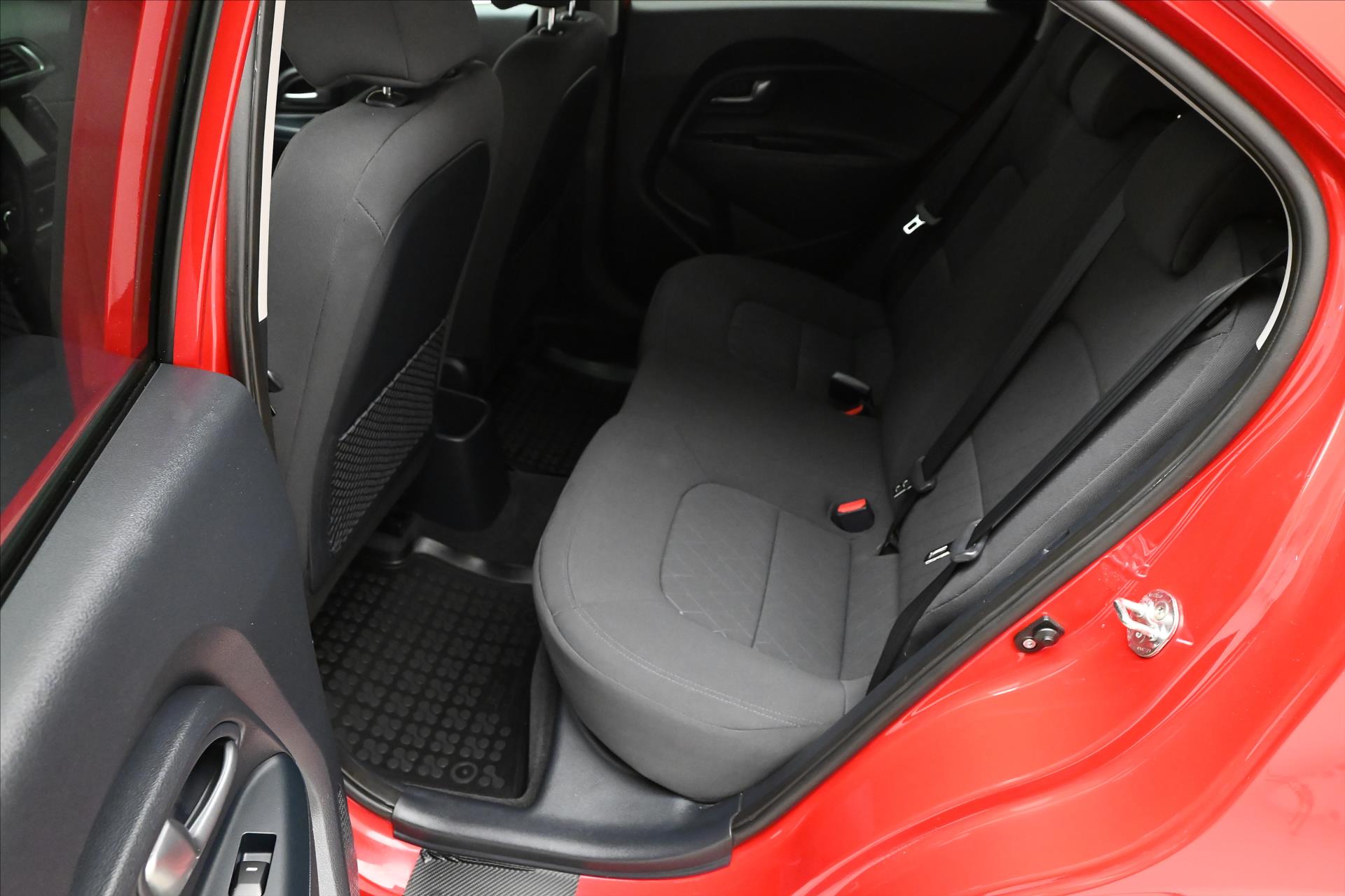 Hlavní fotografie vozu Kia Rio 1,4 CVVT 80kW KLIMA Manuál Záruka až 5 let (14)