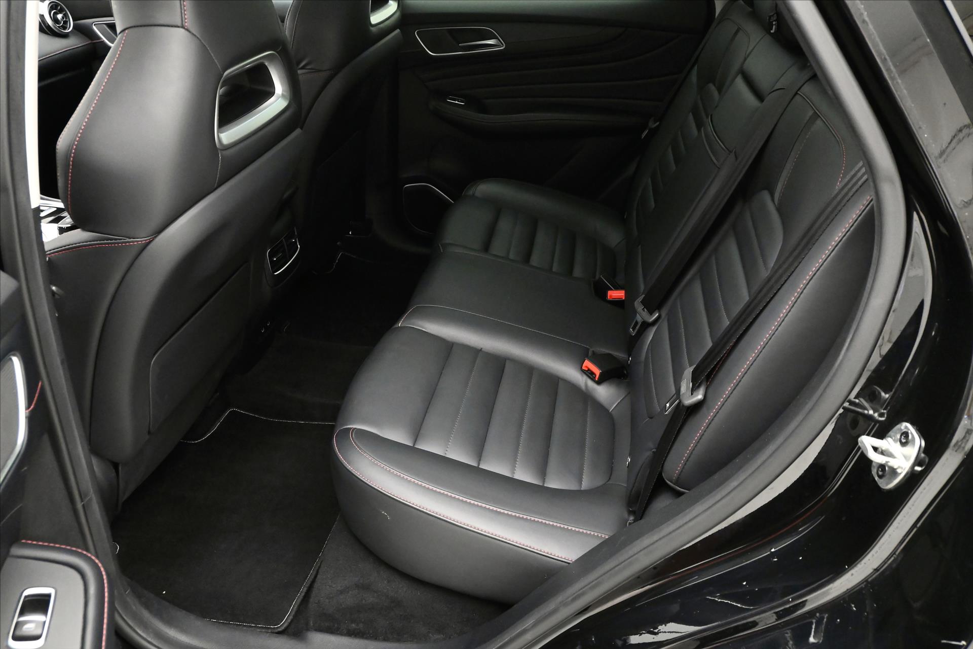 Hlavní fotografie vozu MG eHS 1,5 TGI 190 kW Luxury Záruka až 5 let (14)