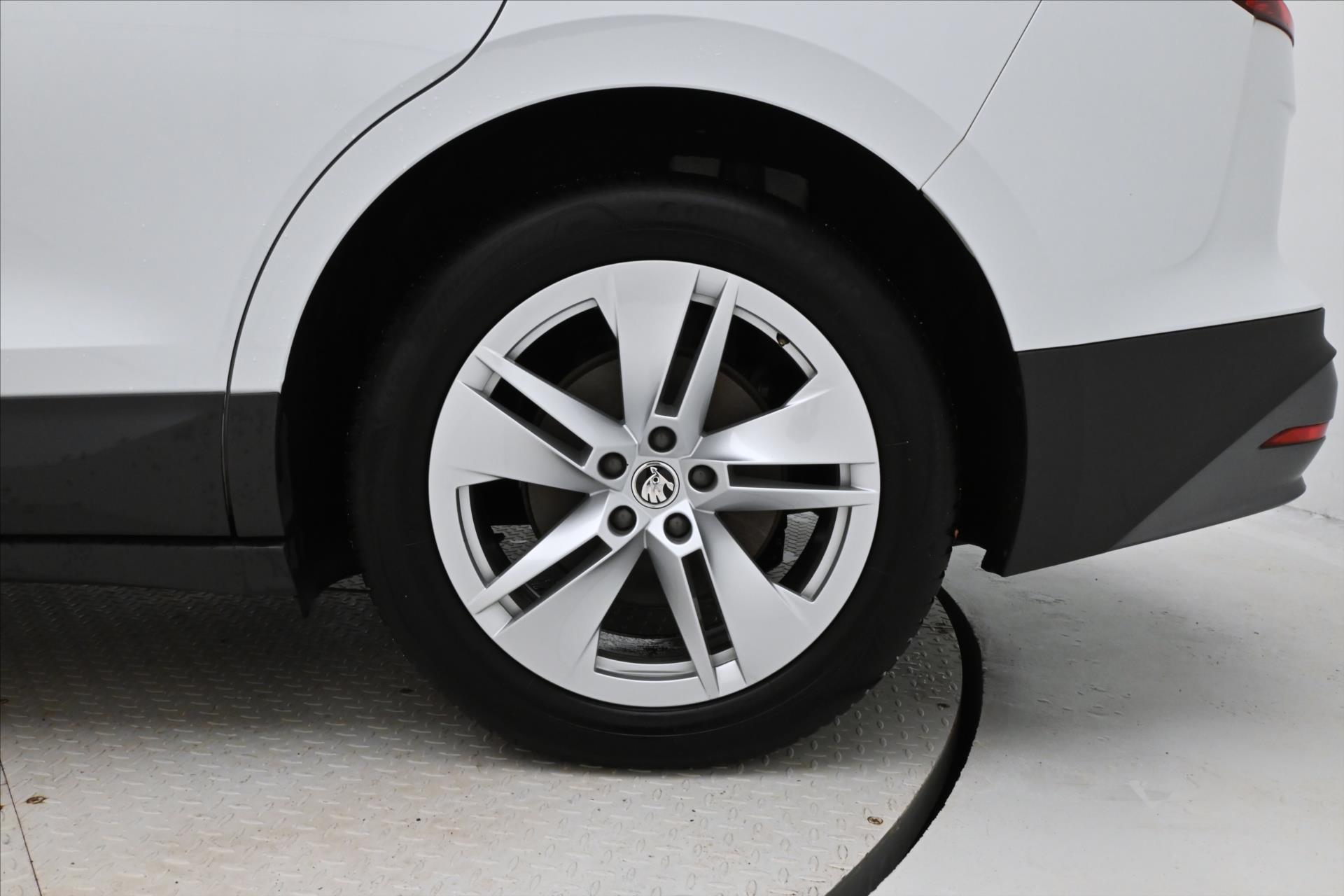 Hlavní fotografie vozu Škoda Enyaq iV 60 132kW SOH 88% Záruka až 3 roky (31)