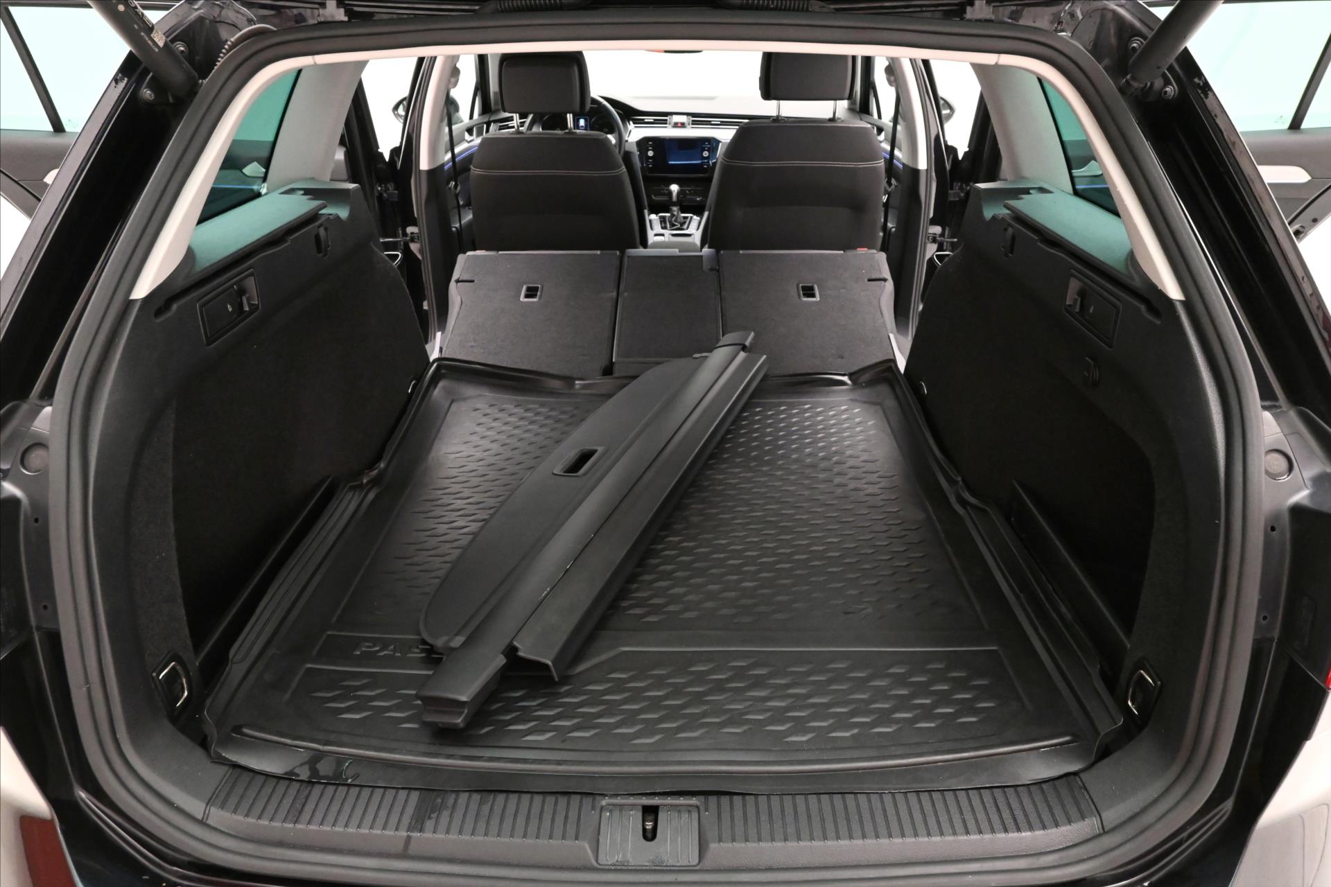 Hlavní fotografie vozu Volkswagen Passat 2,0 TDI 110kW DSG Business Záruka až 5 let (10)