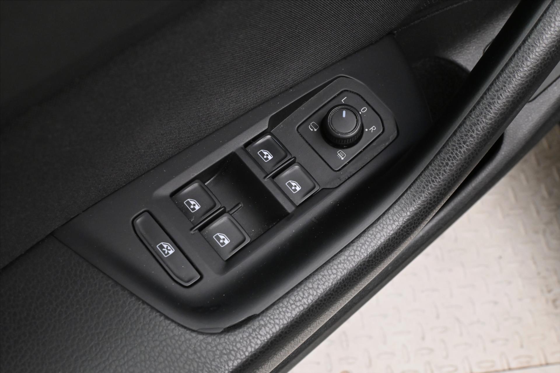 Hlavní fotografie vozu Volkswagen Passat Variant 2,0 TDI 110kW DSG Business Záruka až 5 let (22)