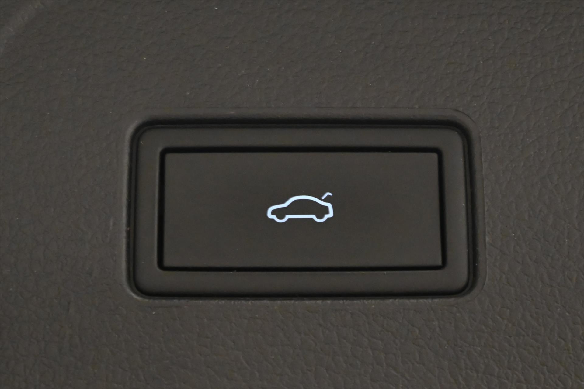 Hlavní fotografie vozu Volkswagen Passat Variant 2,0 TDI 110kW DSG Business Záruka až 5 let (24)