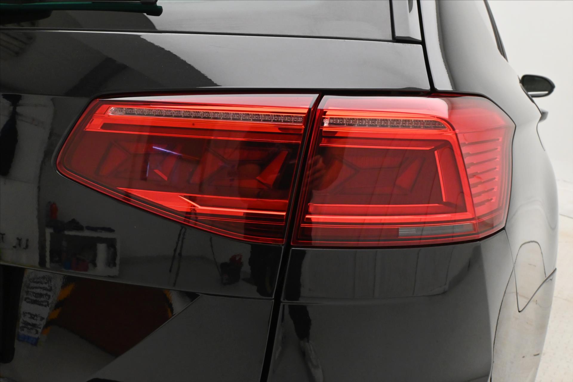 Hlavní fotografie vozu Volkswagen Passat Variant 2,0 TDI 110kW DSG Business Záruka až 5 let (26)