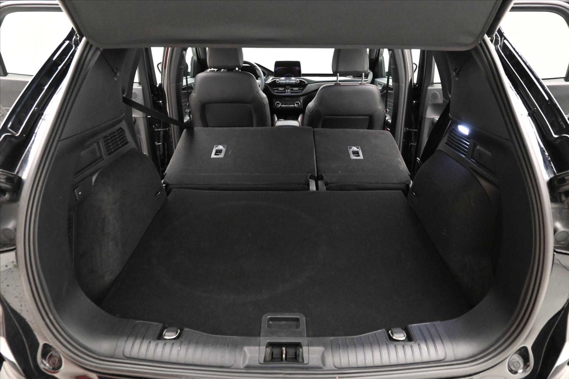Hlavní fotografie vozu Ford Kuga 2,5 PLUG-IN 112 kW ST-LINE Záruka až 5 let (11)