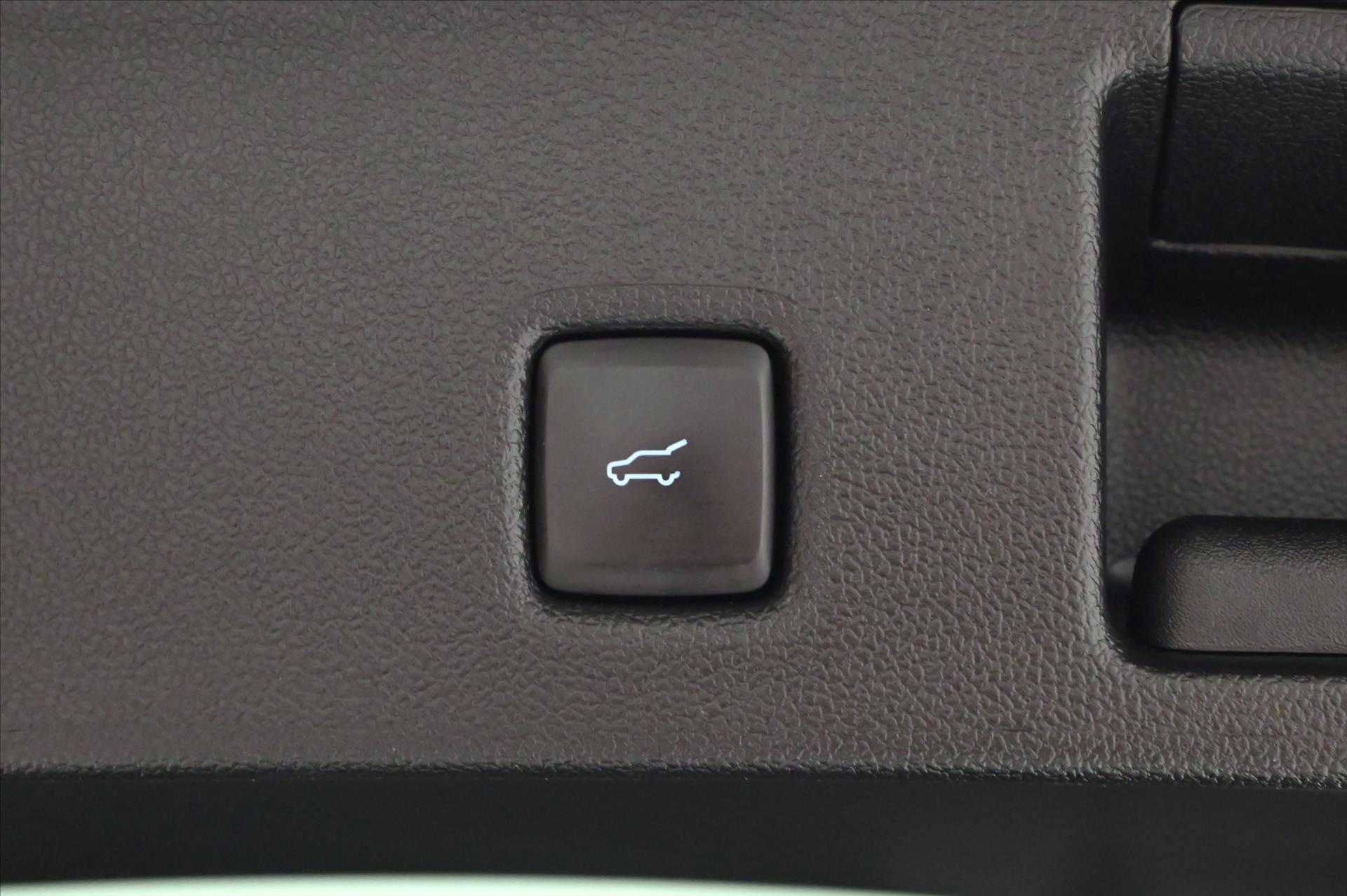 Hlavní fotografie vozu Ford Kuga 2,5 PLUG-IN 112 kW ST-LINE Záruka až 5 let (27)