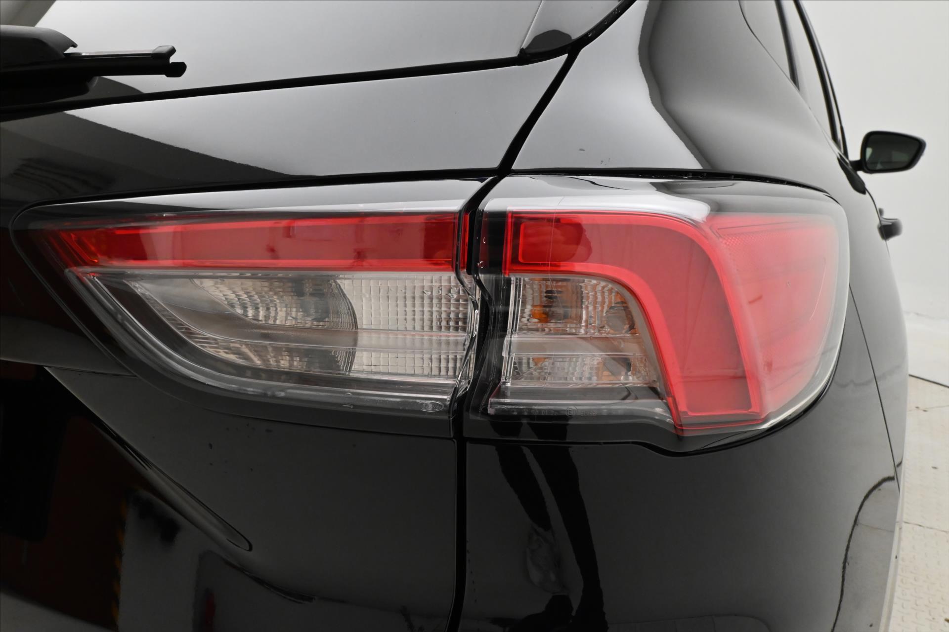 Hlavní fotografie vozu Ford Kuga 2,5 PLUG-IN 112 kW ST-LINE Záruka až 5 let (31)