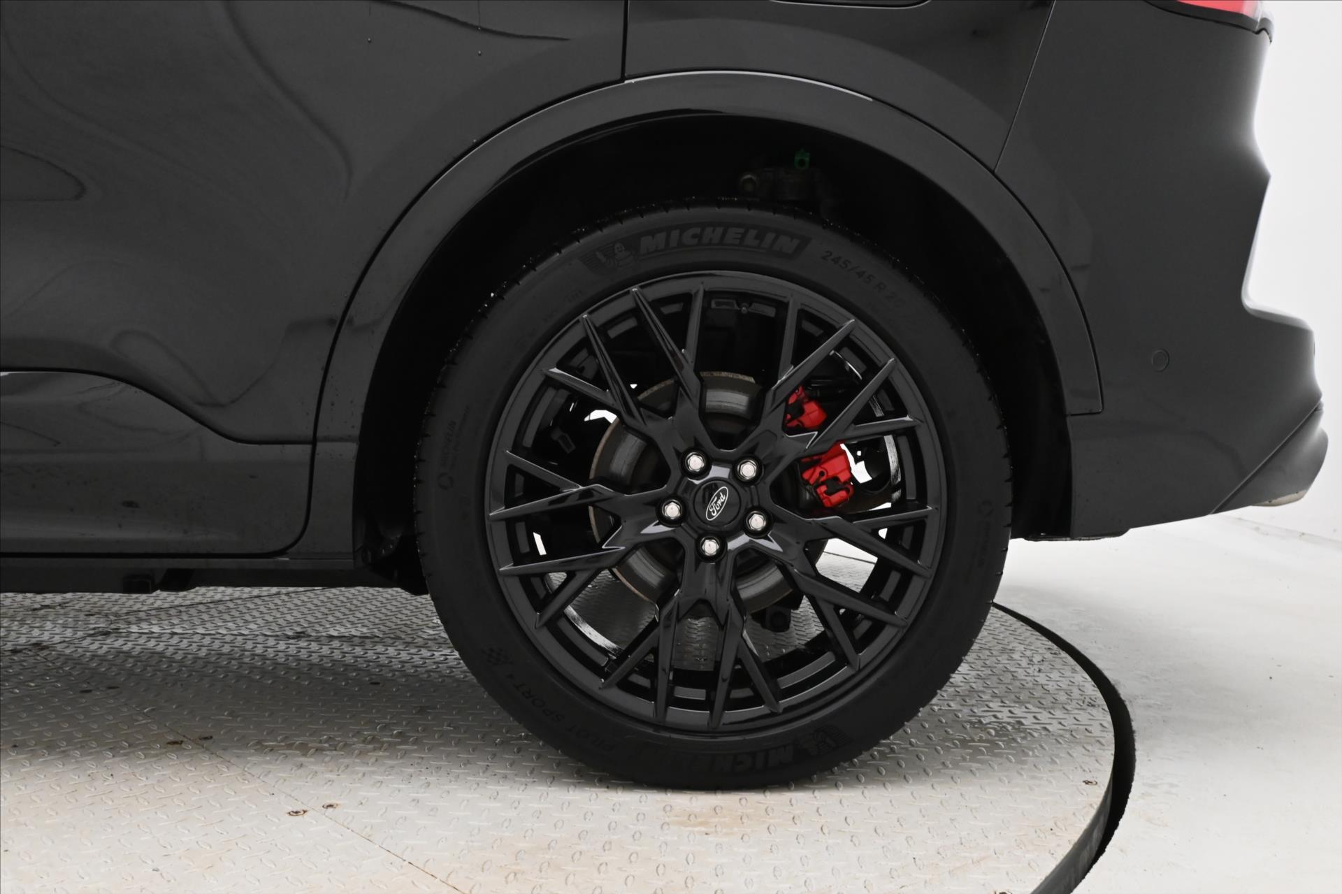 Hlavní fotografie vozu Ford Kuga 2,5 PLUG-IN 112 kW ST-LINE Záruka až 5 let (32)