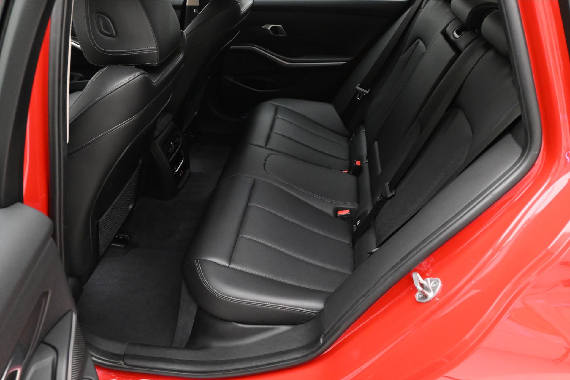 Hlavní fotografie vozu BMW Řada 3 2,0 320d 140 kW Steptronic Záruka a 5 let (14)