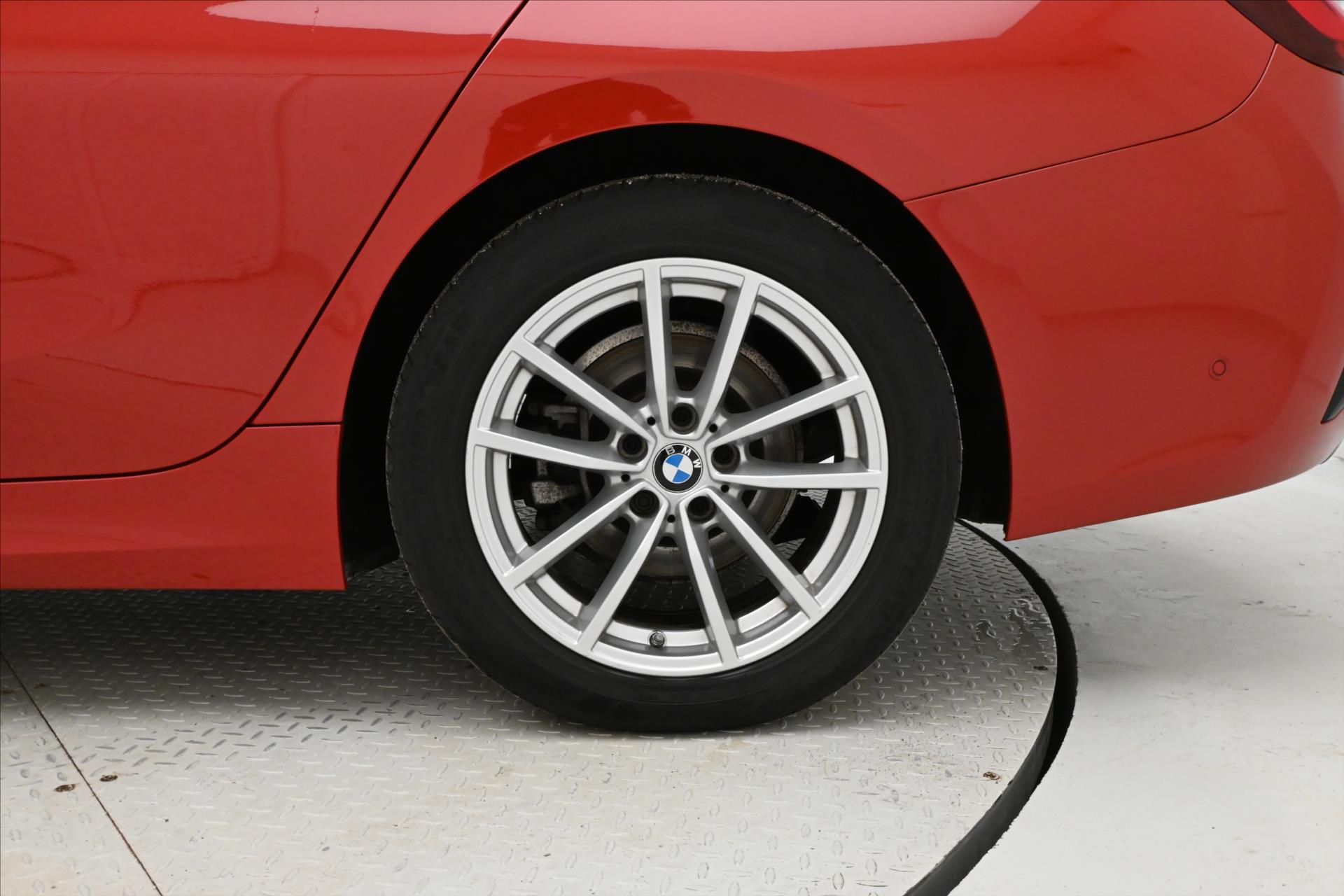 Hlavní fotografie vozu BMW Řada 3 2,0 320d 140 kW Steptronic Záruka a 5 let (32)