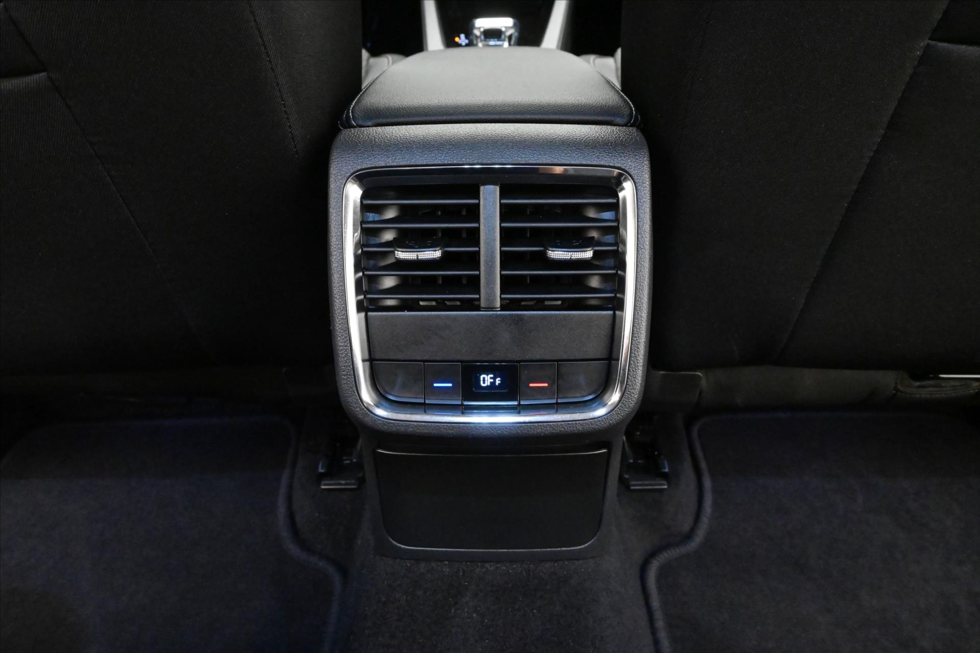 Hlavní fotografie vozu Škoda Octavia 2,0 TDI 110KW DSG STYLE Záruka až 5 let (23)
