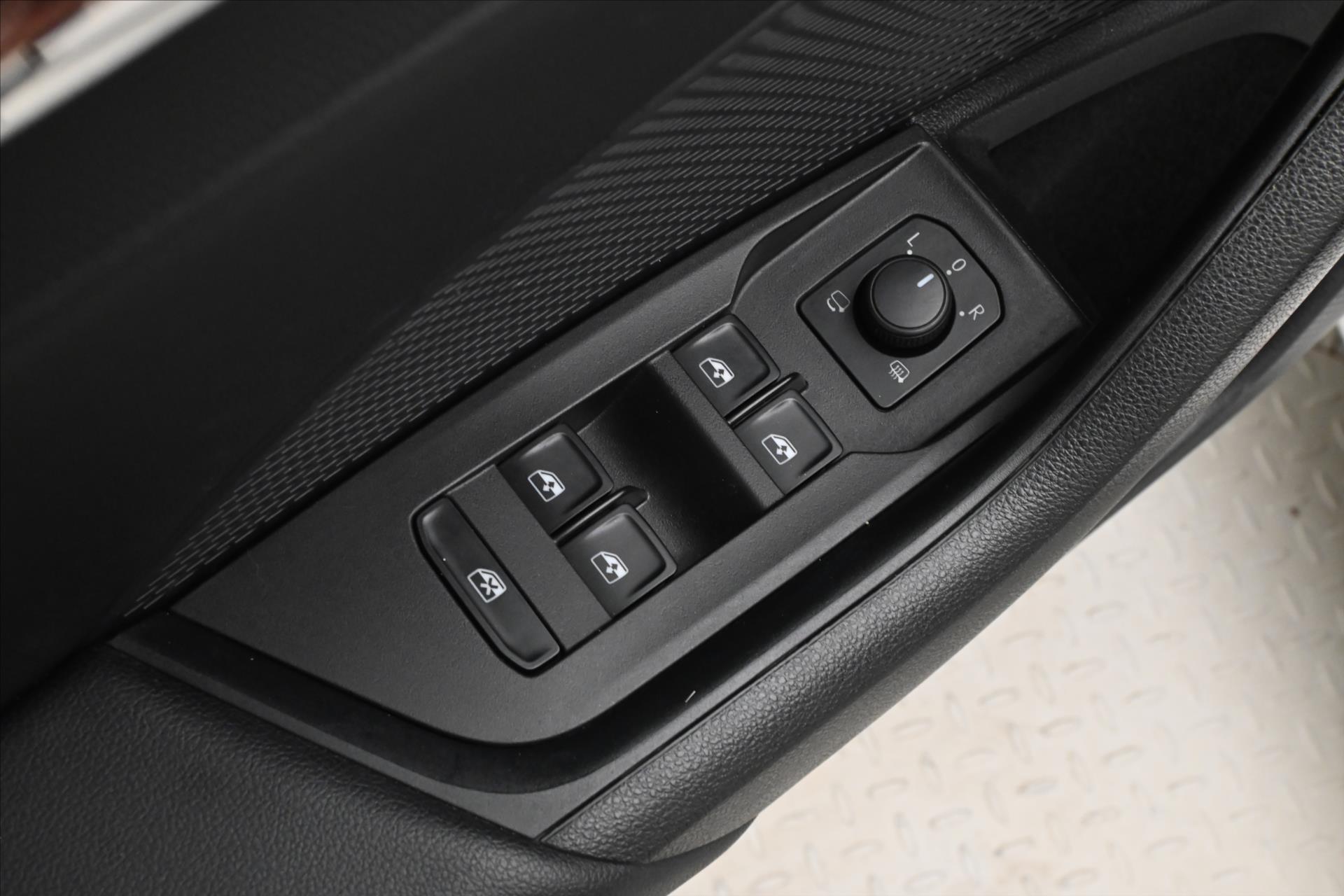 Hlavní fotografie vozu Škoda Octavia 2,0 TDI 110KW DSG STYLE Záruka až 5 let (27)
