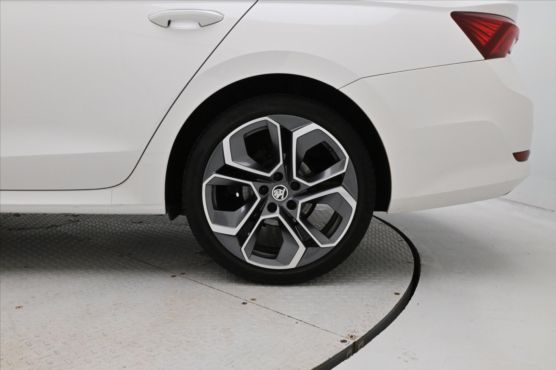 Hlavní fotografie vozu Škoda Octavia 2,0 TDI 110KW DSG STYLE Záruka až 5 let (34)