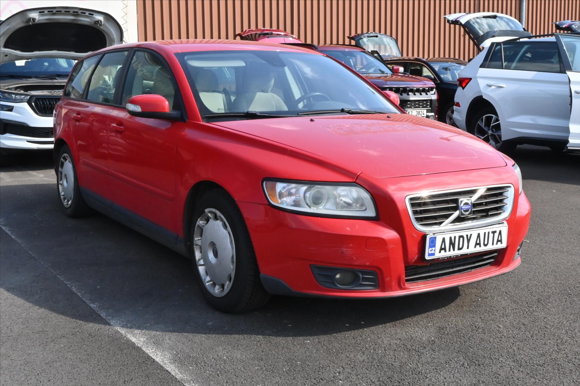 Hlavní fotografie vozu Volvo V50 2,0 100kW pojízdné platná STK na ND (2)