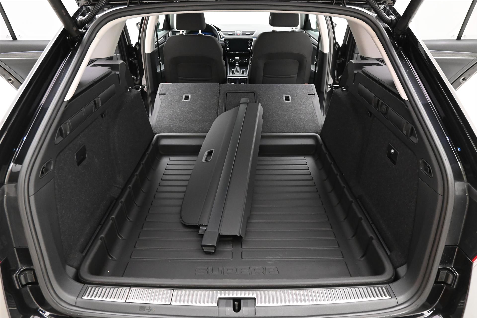 Hlavní fotografie vozu Škoda Superb 2,0 TDI 147 kW DSG STYLE Záruka až 5 let (11)