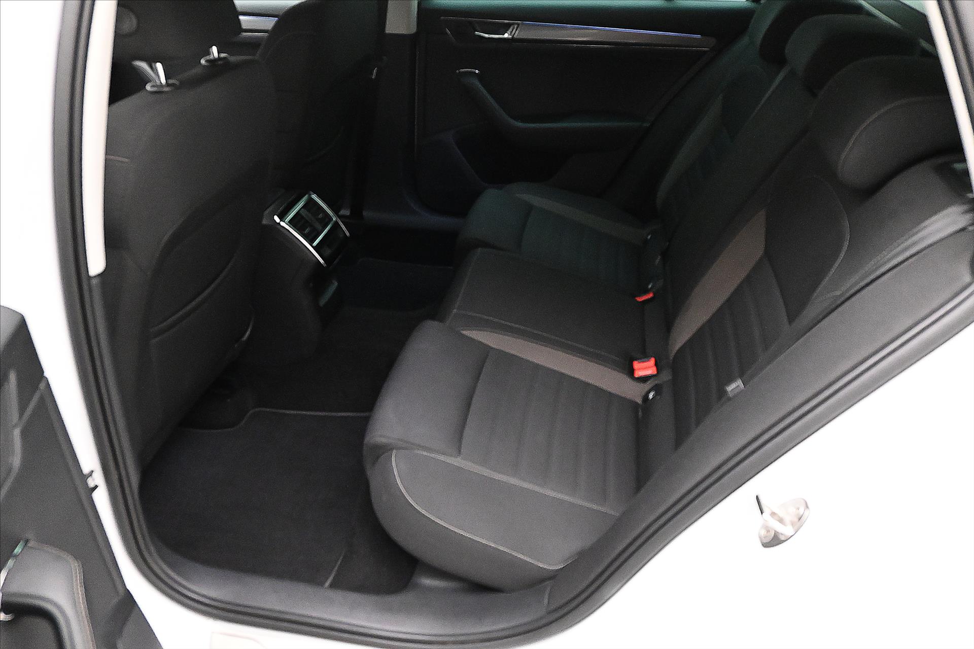 Hlavní fotografie vozu Škoda Superb 2,0 SCOUT TDI 140kW DSG 4x4 Záruka až 5 let (14)