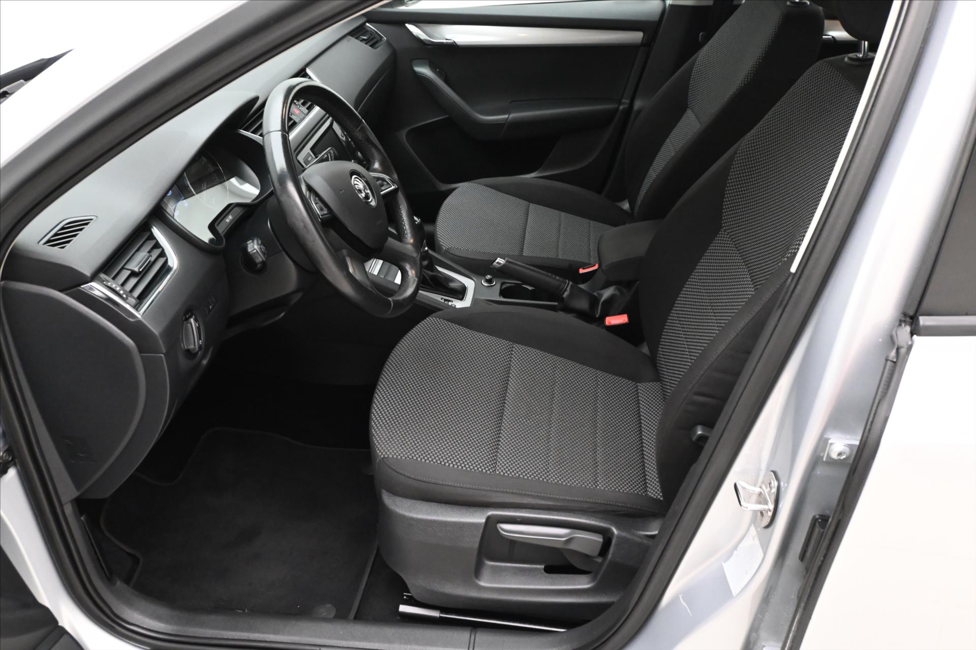 Hlavní fotografie vozu Škoda Octavia 1,6 TDI 77 kW DSG Ambition Záruka až 5 let (13)