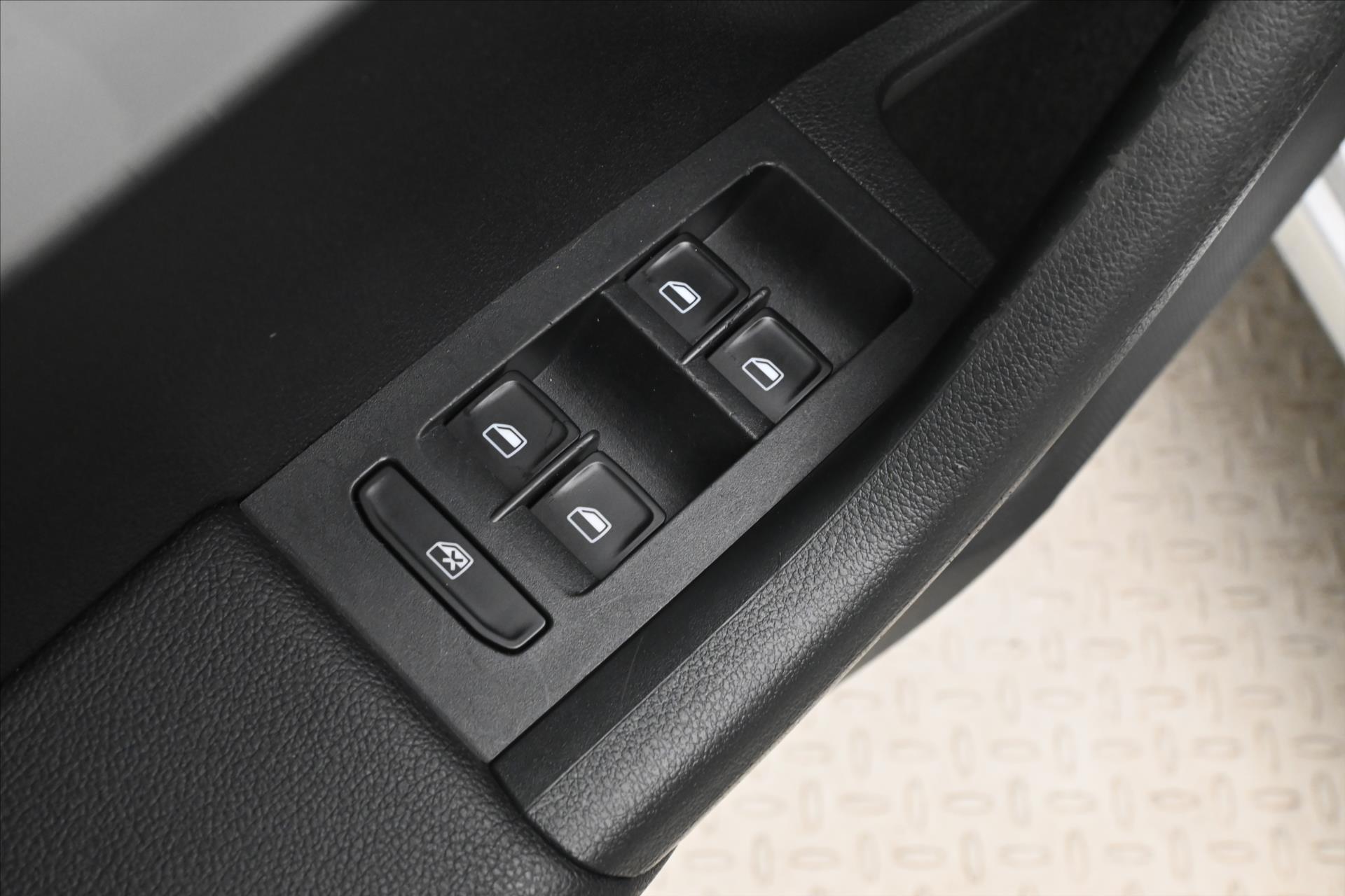Hlavní fotografie vozu Škoda Octavia 1,6 TDI 77 kW DSG Ambition Záruka až 5 let (24)