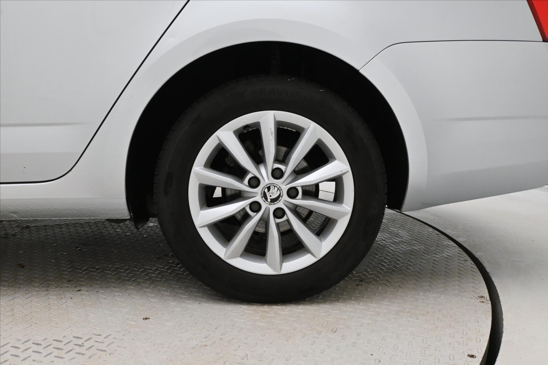 Hlavní fotografie vozu Škoda Octavia 1,6 TDI 77 kW DSG Ambition Záruka až 5 let (29)