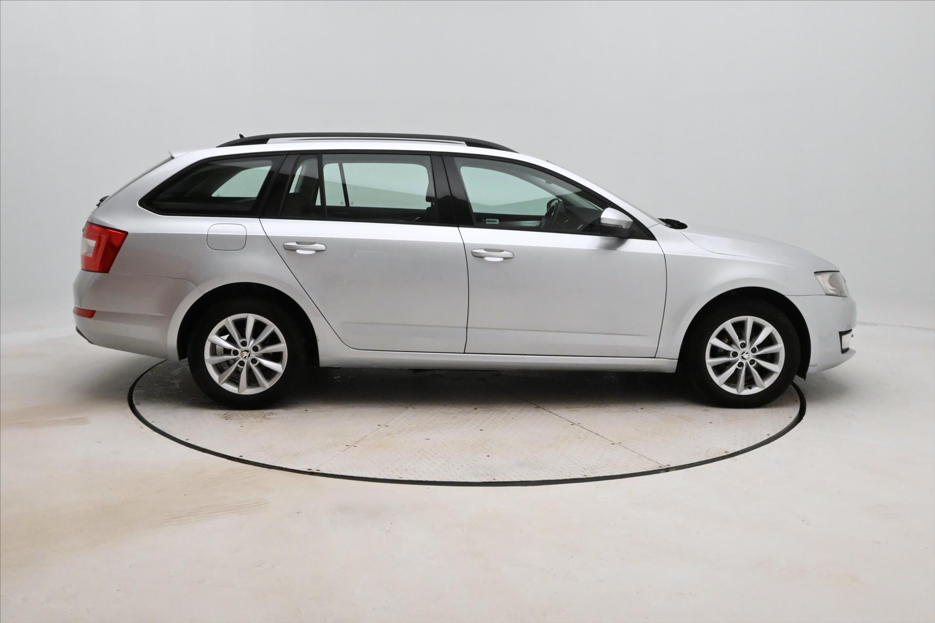 Hlavní fotografie vozu Škoda Octavia 1,6 TDI 77 kW DSG Ambition Záruka až 5 let (4)