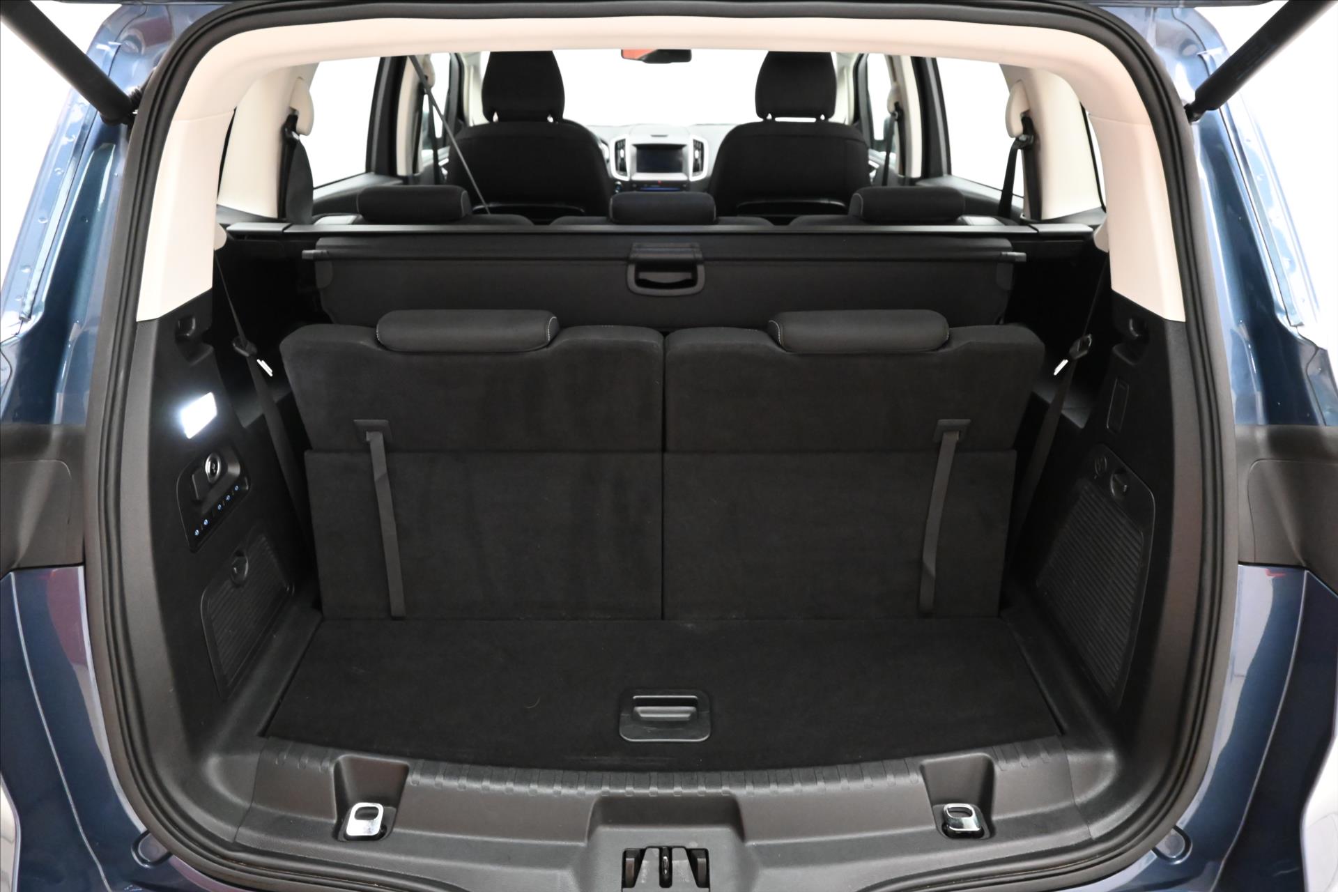 Hlavní fotografie vozu Ford S-MAX 2,0 EcoBLUE 140 kW AT8 7MÍST Záruka až 5 let (10)