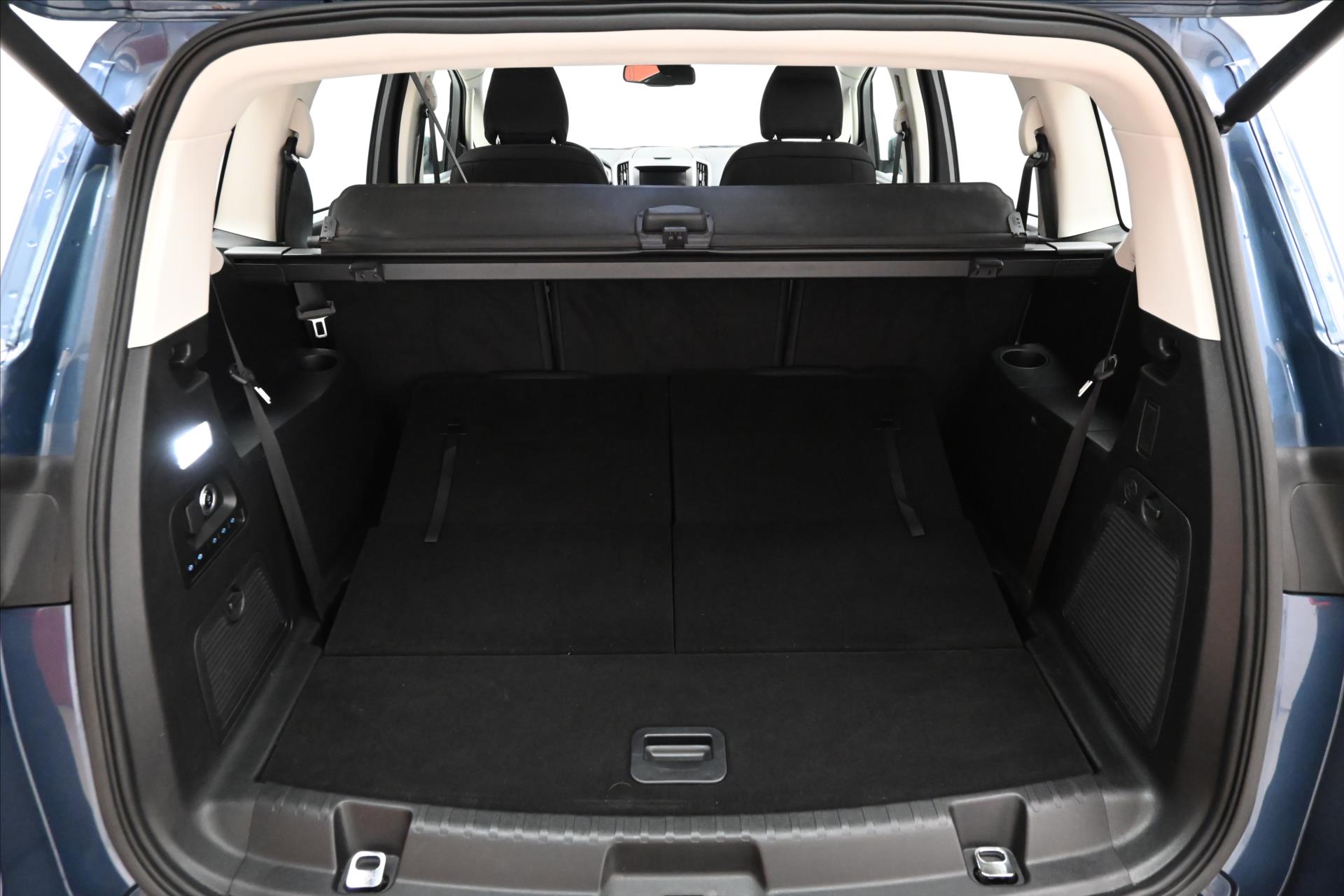 Hlavní fotografie vozu Ford S-MAX 2,0 EcoBLUE 140 kW AT8 7MÍST Záruka až 5 let (11)