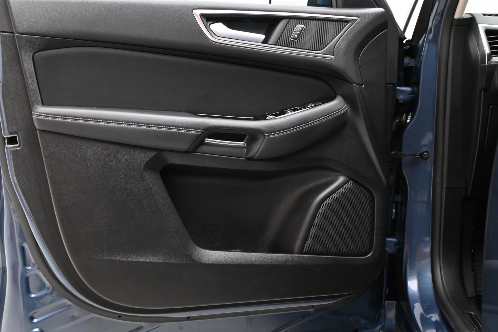 Hlavní fotografie vozu Ford S-MAX 2,0 EcoBLUE 140 kW AT8 7MÍST Záruka až 5 let (24)
