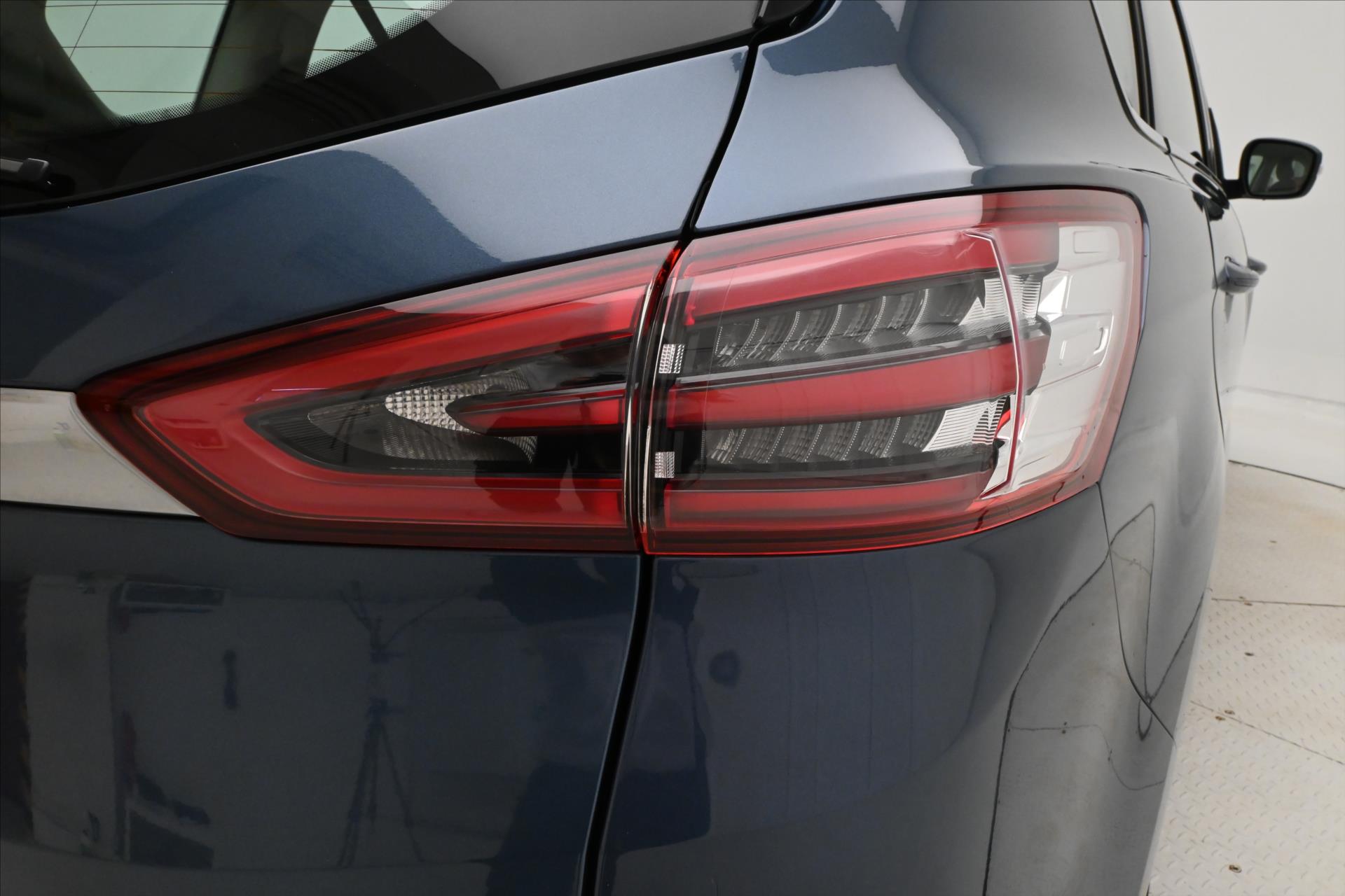 Hlavní fotografie vozu Ford S-MAX 2,0 EcoBLUE 140 kW AT8 7MÍST Záruka až 5 let (31)