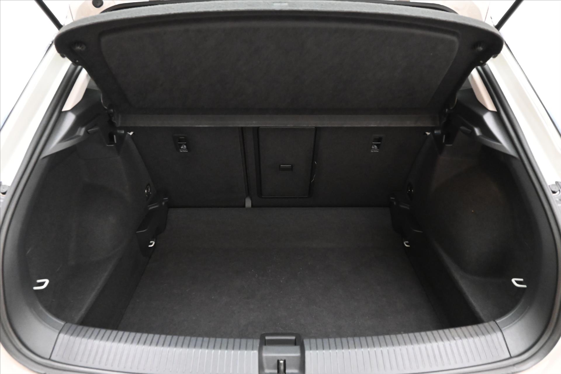 Hlavní fotografie vozu Volkswagen T-Roc 2,0 TDI 110 kW DSG STYLE Záruka až 5 let (10)
